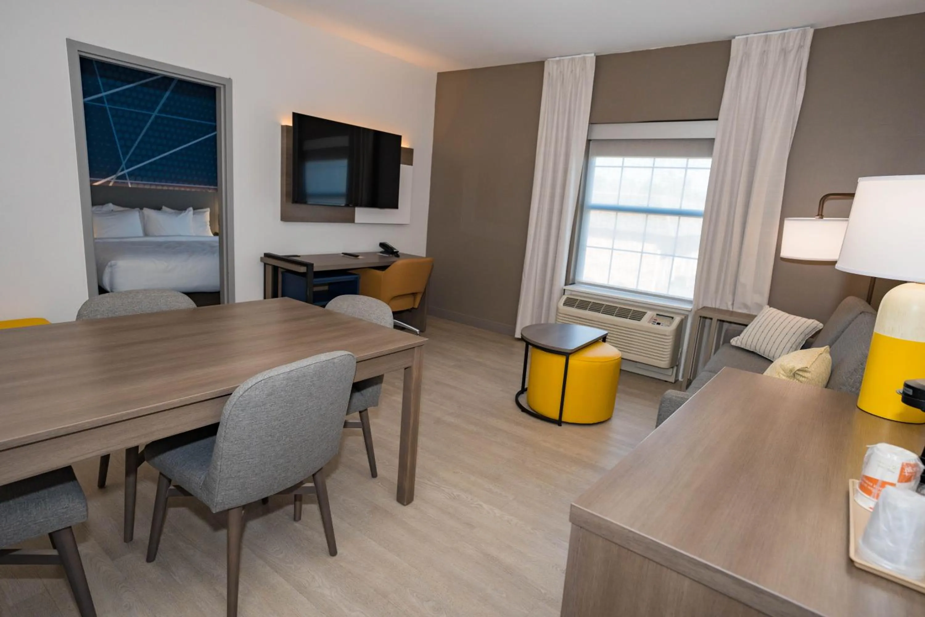 TV and multimedia in Comfort Inn & Suites River City Decatur