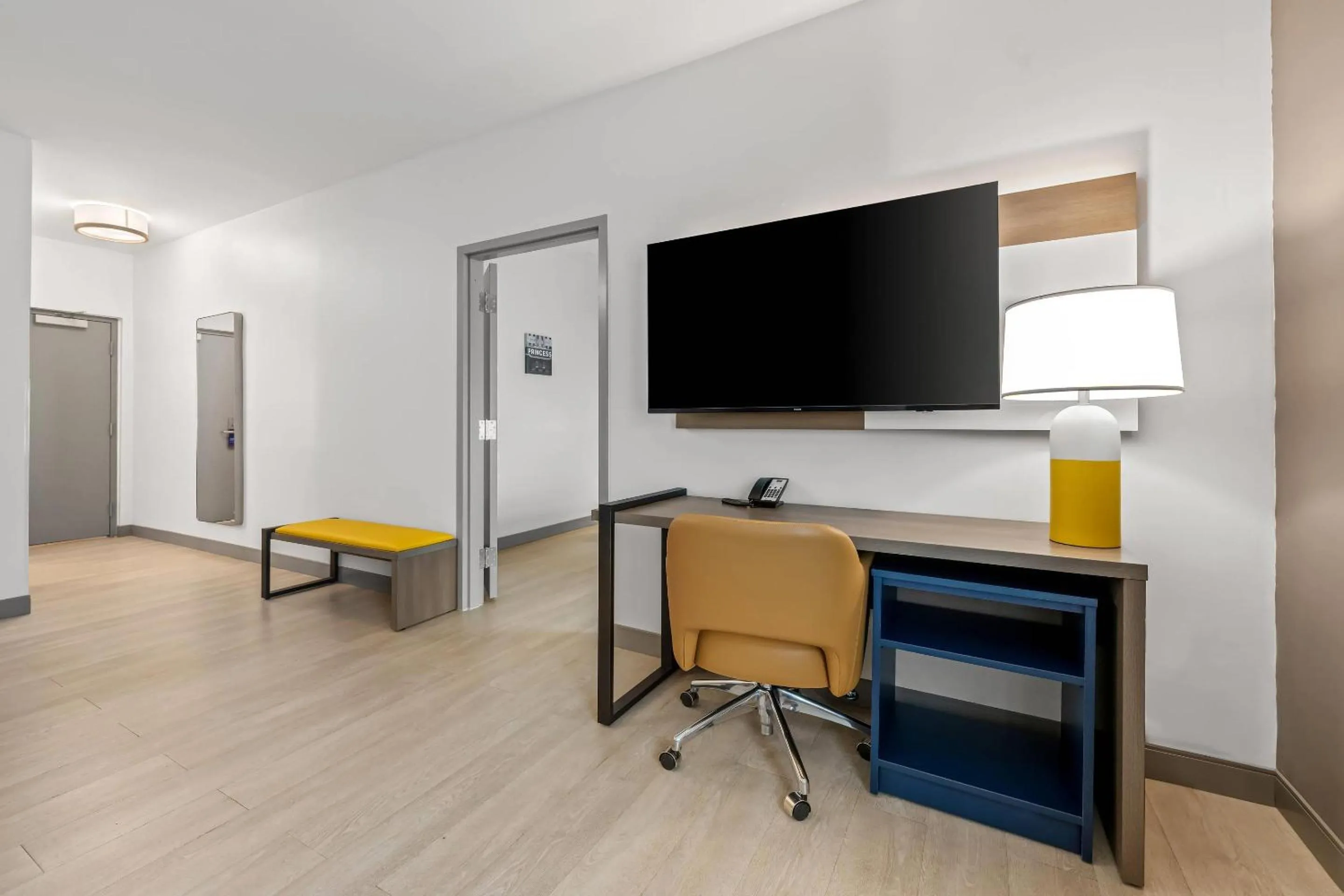 Bedroom in Comfort Inn & Suites River City Decatur