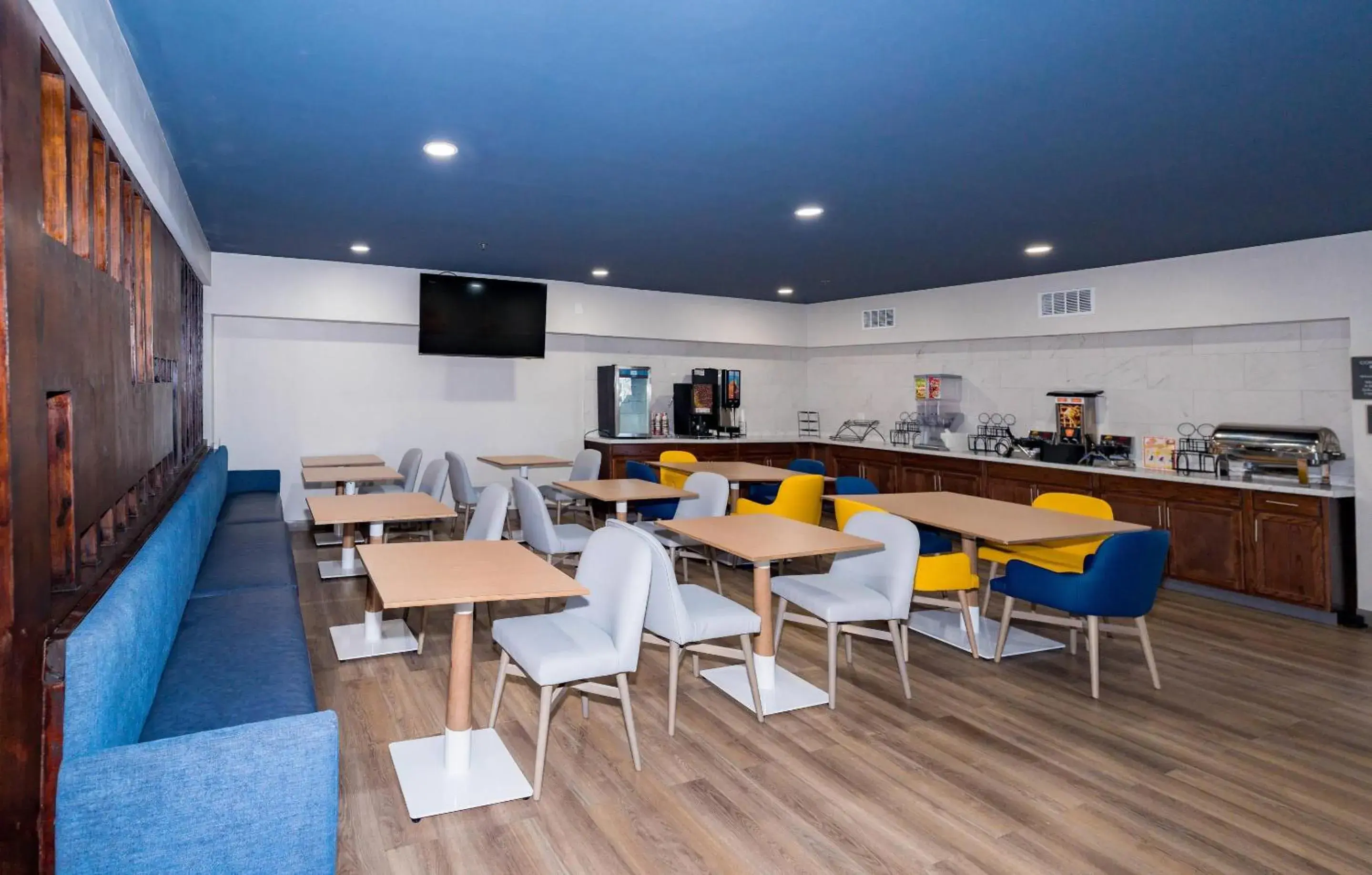 Breakfast in Comfort Inn & Suites River City Decatur Breakfast in Comfort Inn & Suites River City Decatur