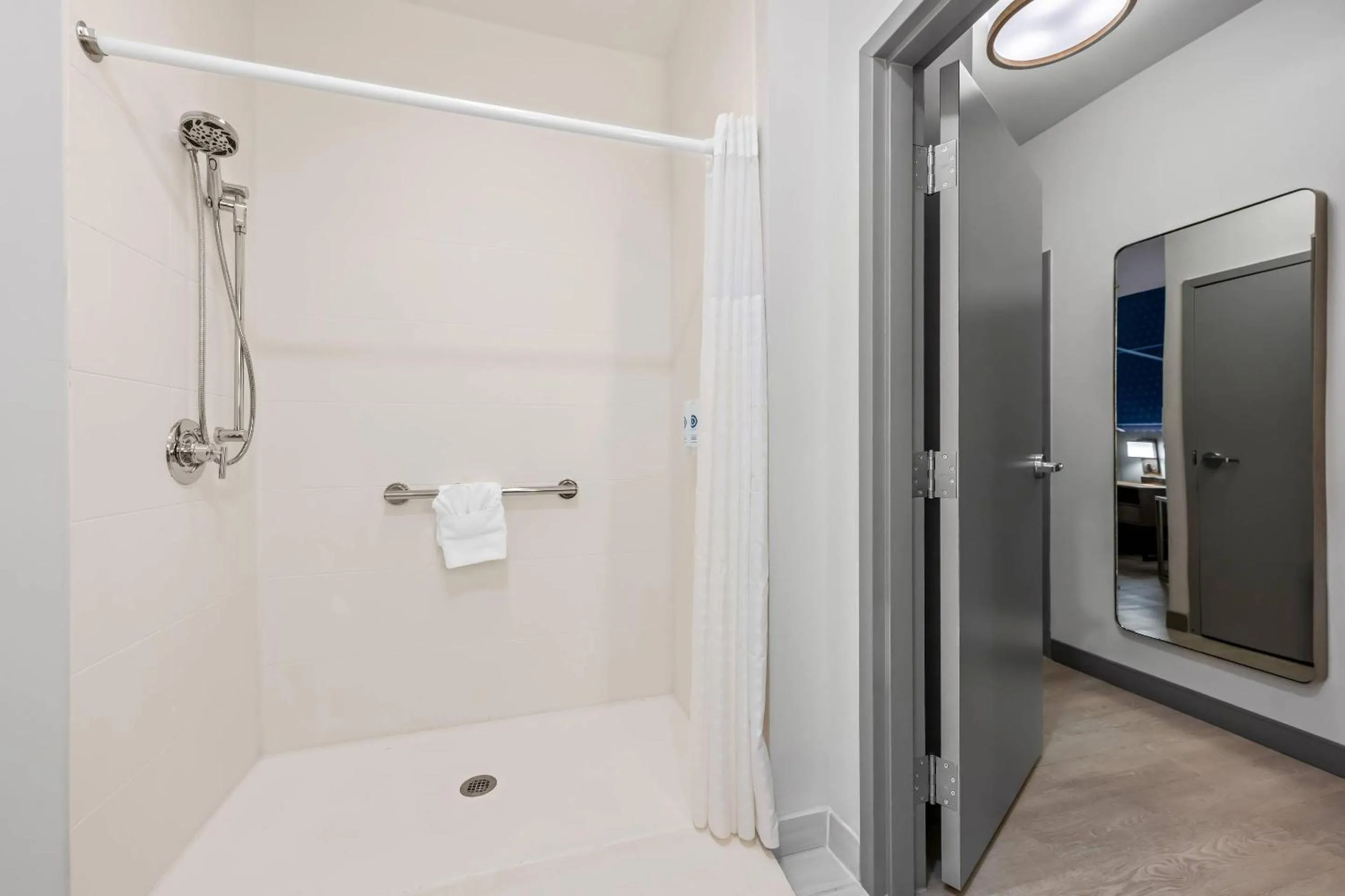 Bedroom in Comfort Inn & Suites River City Decatur