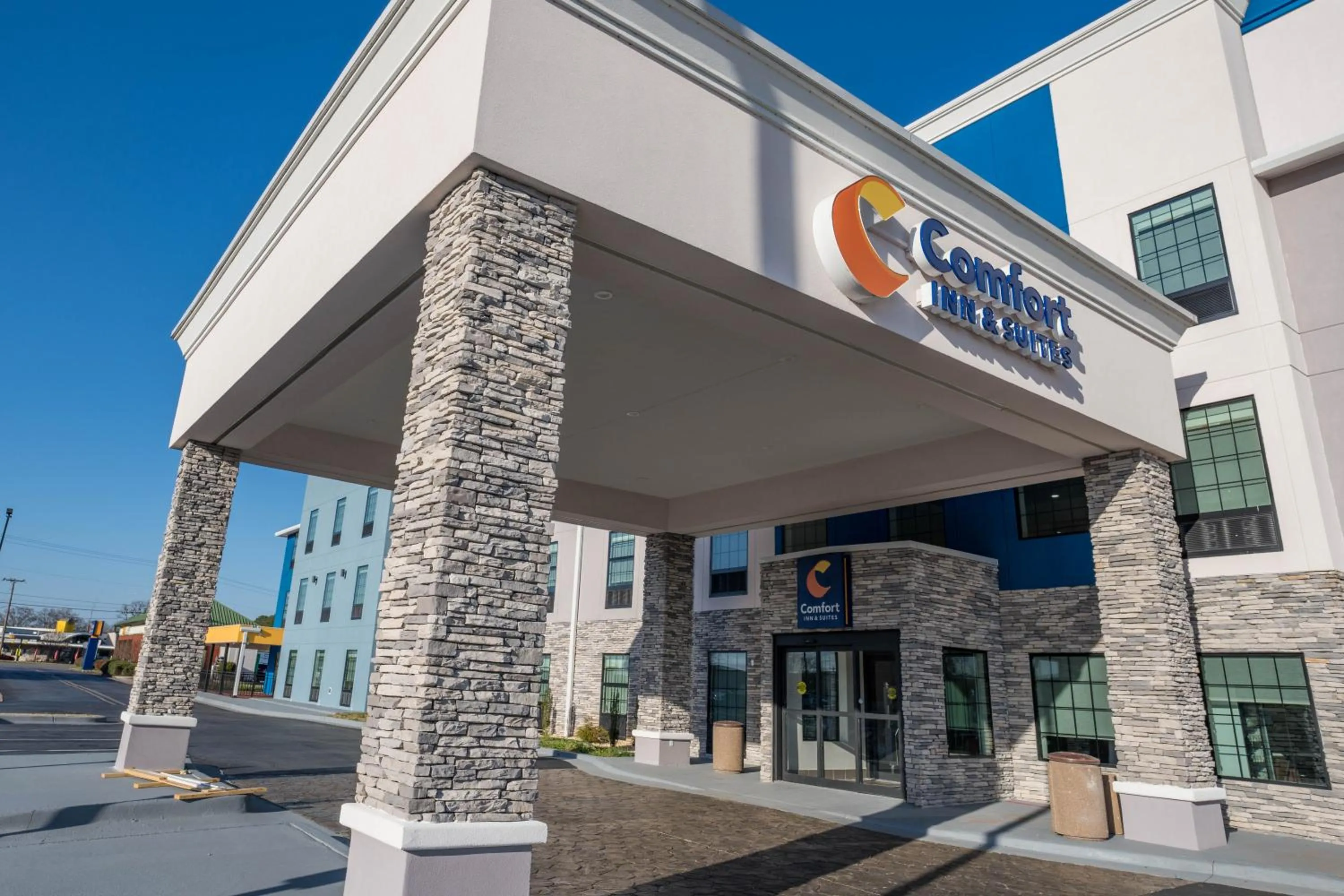 Property building in Comfort Inn & Suites River City Decatur