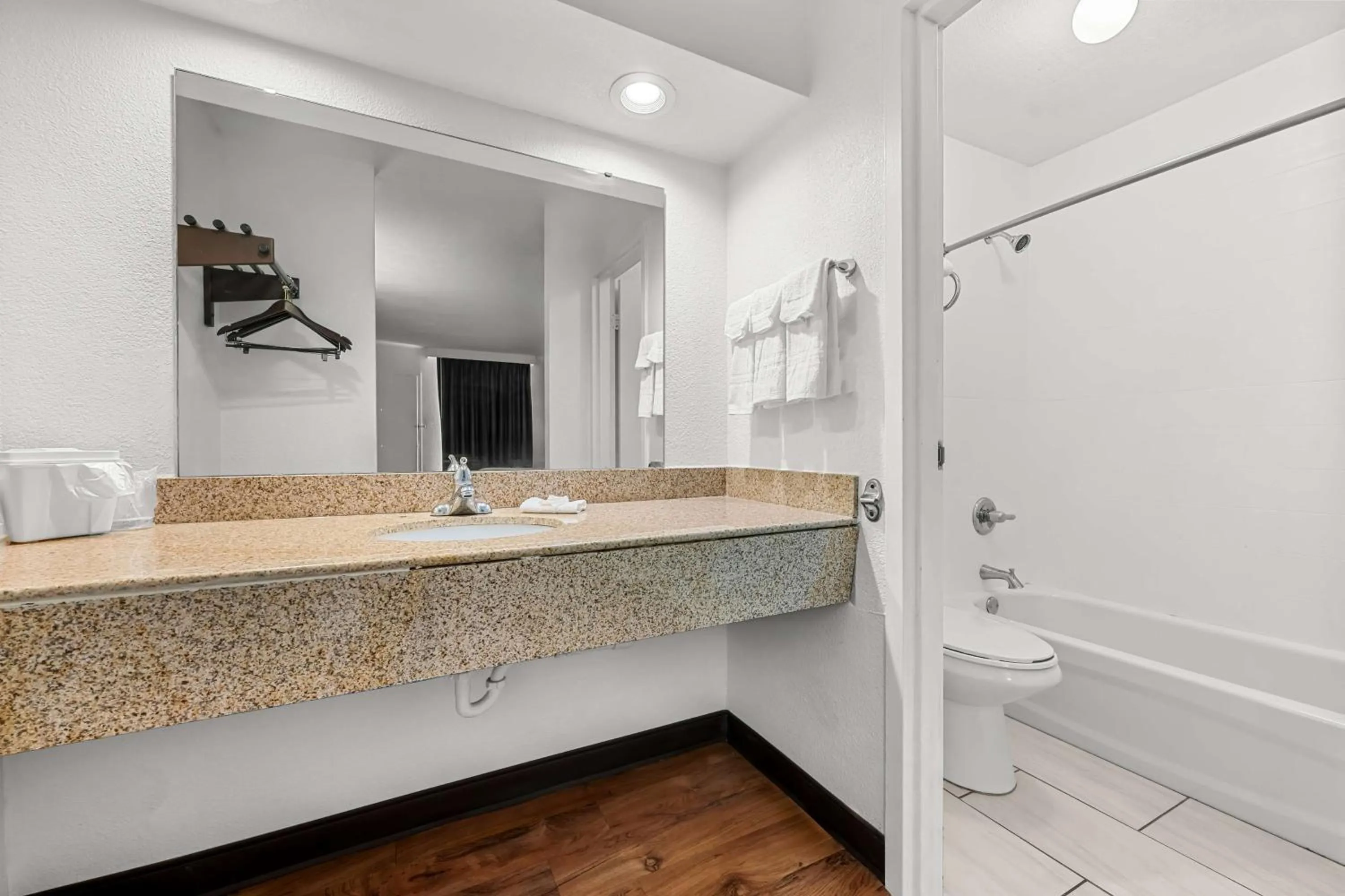 Bathroom in Americas Best Value Inn Hamilton