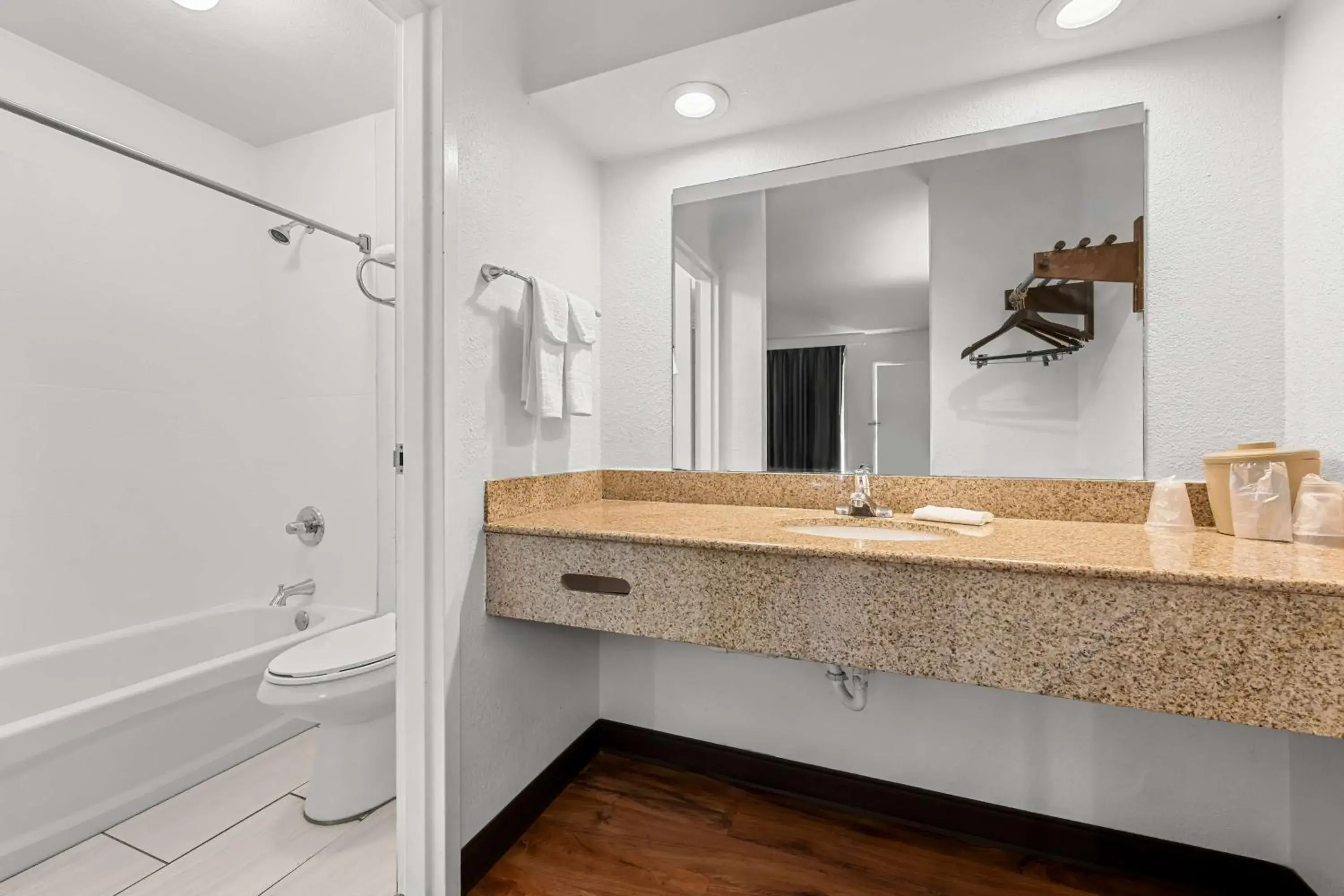 King Room - Non-Smoking in Motel 6-Hamilton, AL King Room - Non-Smoking in Motel 6-Hamilton, AL