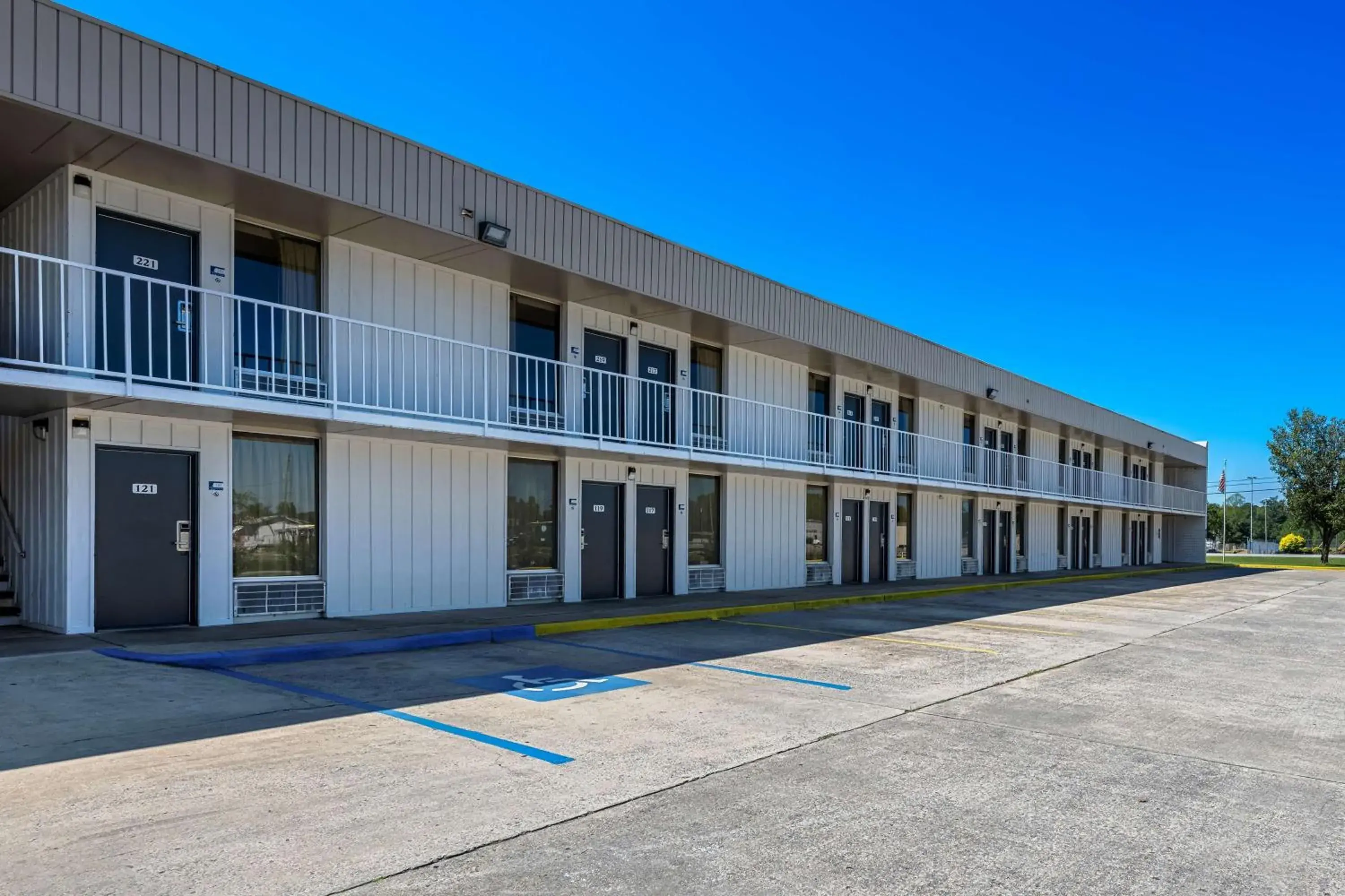 Property building in Americas Best Value Inn Hamilton Property building in Americas Best Value Inn Hamilton