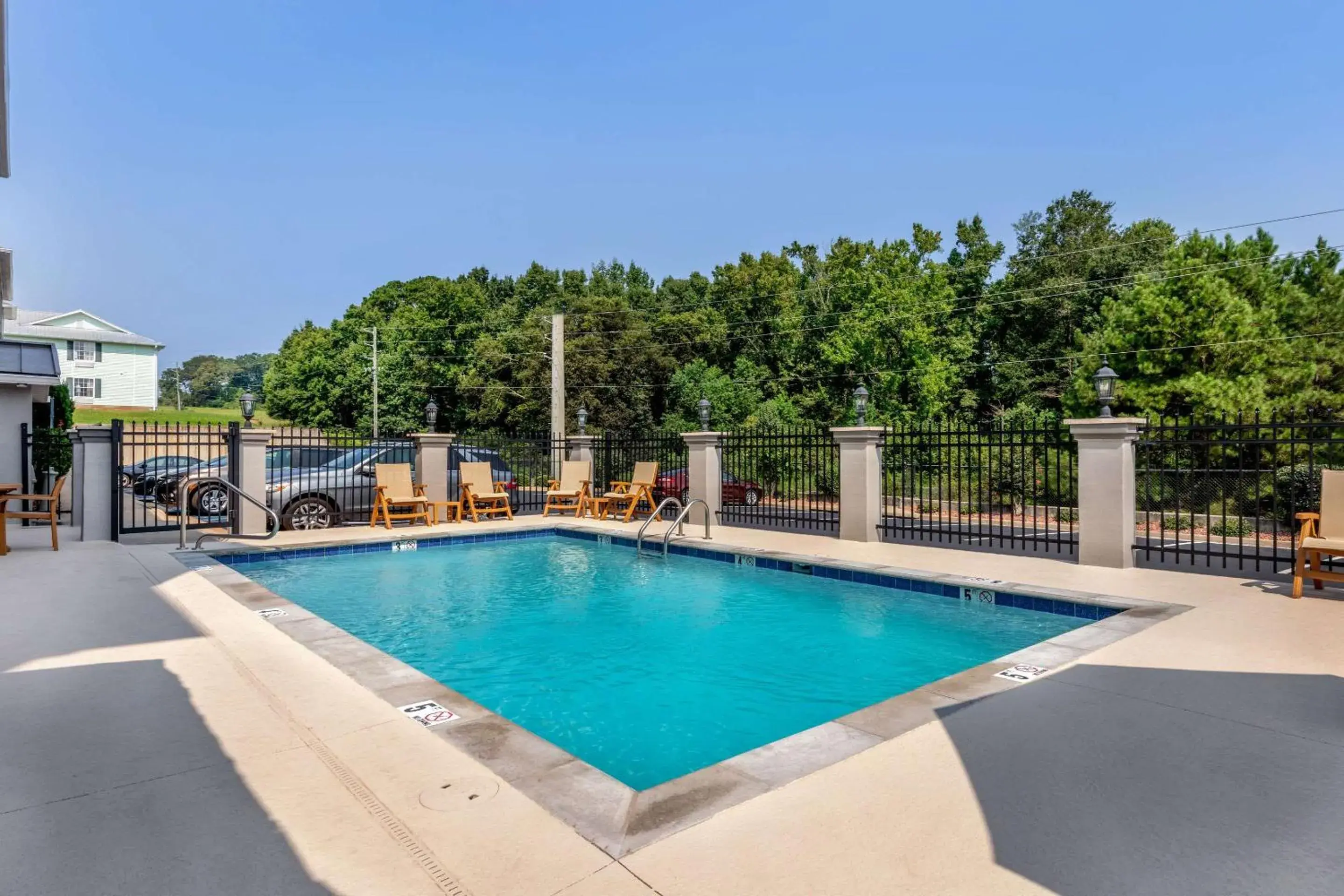 Swimming pool in Sleep Inn & Suites Millbrook - Prattville Swimming pool in Sleep Inn & Suites Millbrook - Prattville