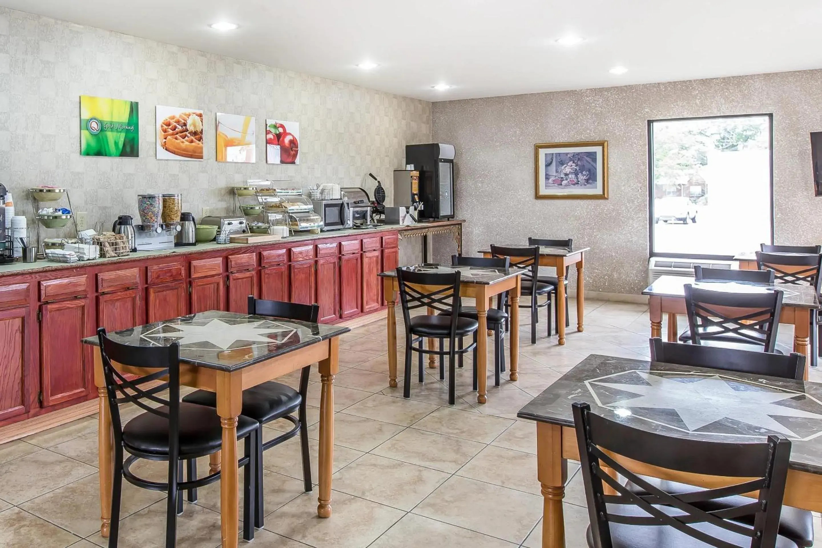 Breakfast in Quality Inn Hanceville US Hwy 31 Breakfast in Quality Inn Hanceville US Hwy 31