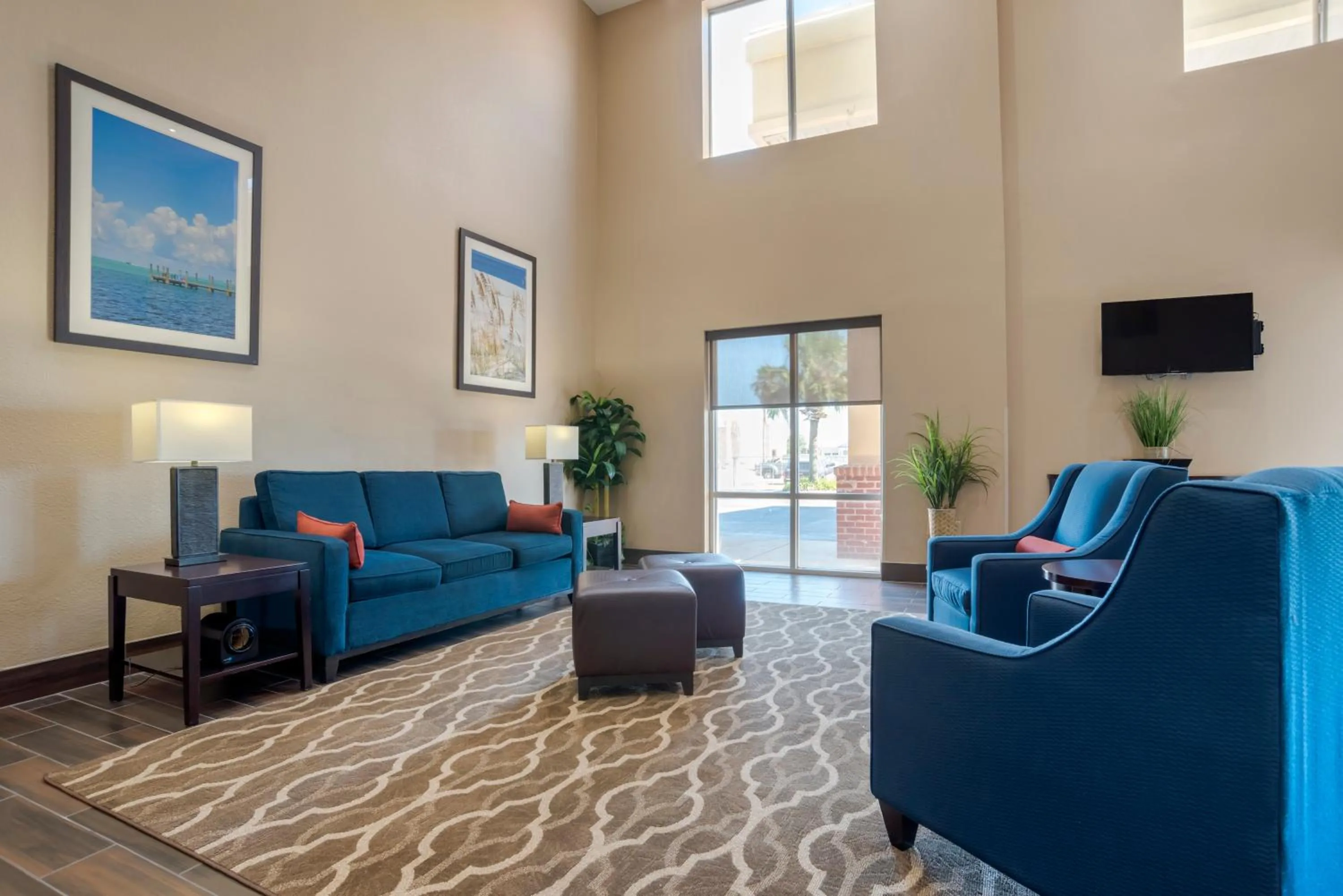 Seating area in Comfort Suites Foley - North Gulf Shores