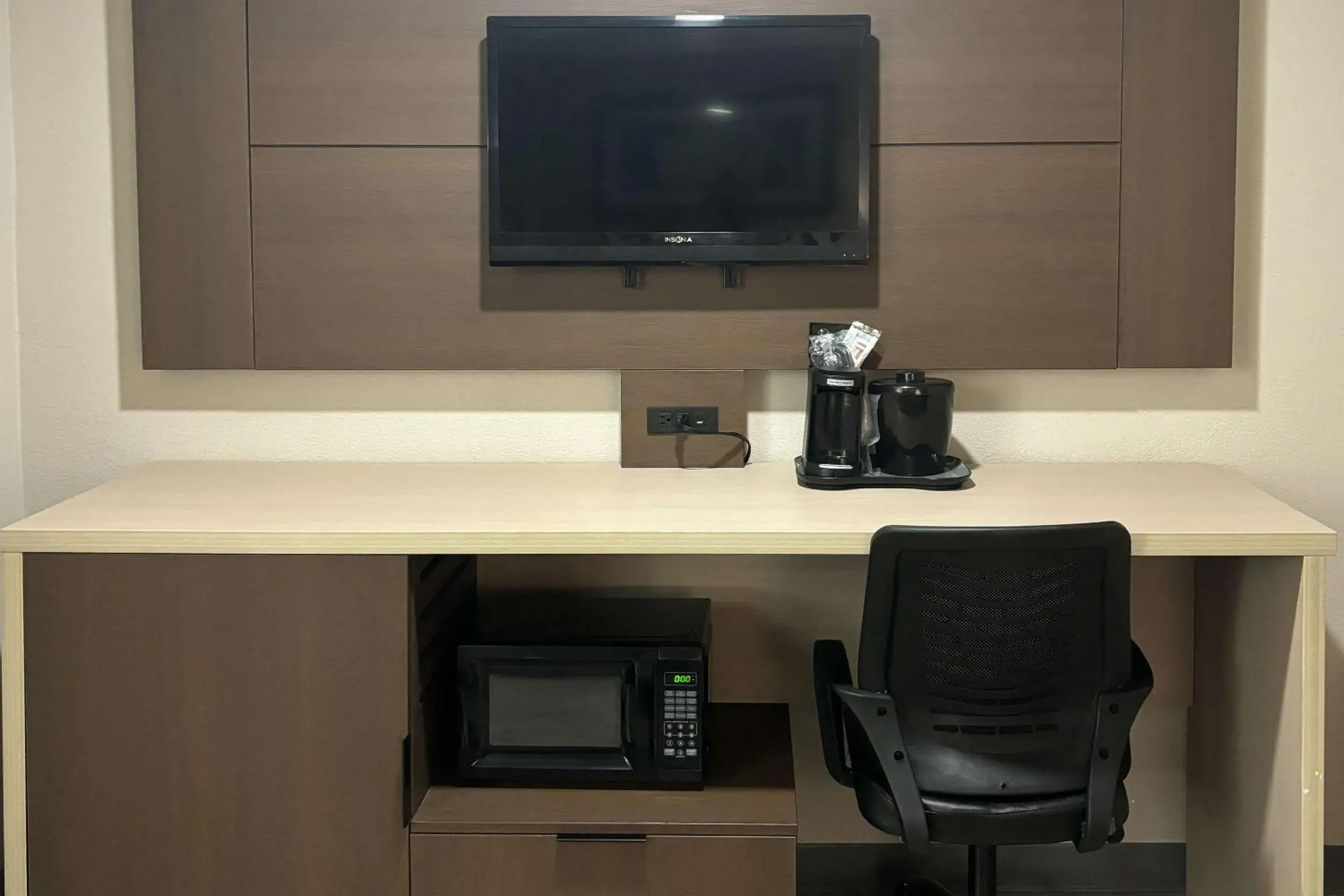 Bedroom in Quality Inn & Suites at Airport Blvd I-65 Bedroom in Quality Inn & Suites at Airport Blvd I-65