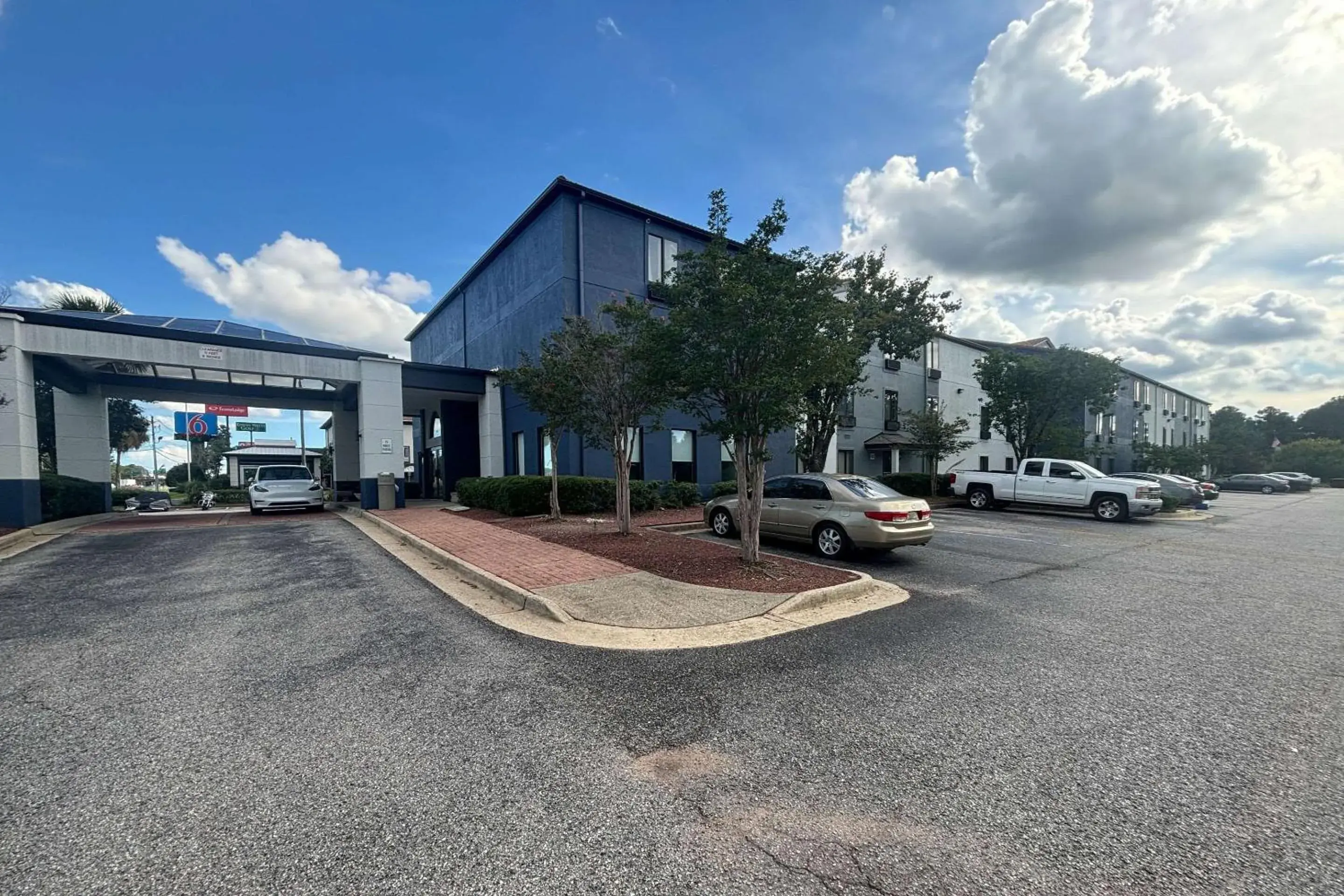 Property building in Quality Inn & Suites at Airport Blvd I-65 Property building in Quality Inn & Suites at Airport Blvd I-65