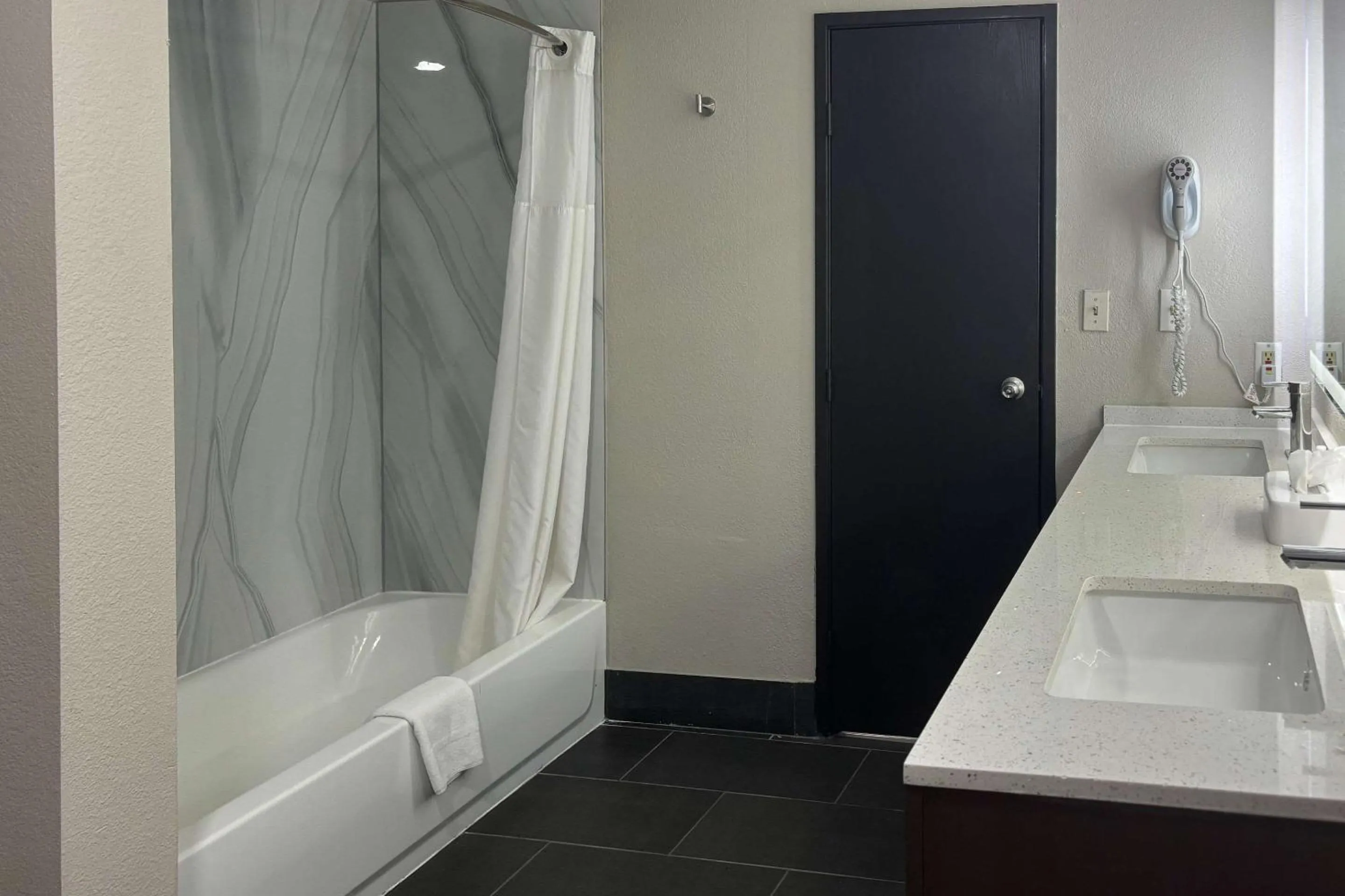 Bedroom in Quality Inn & Suites at Airport Blvd I-65