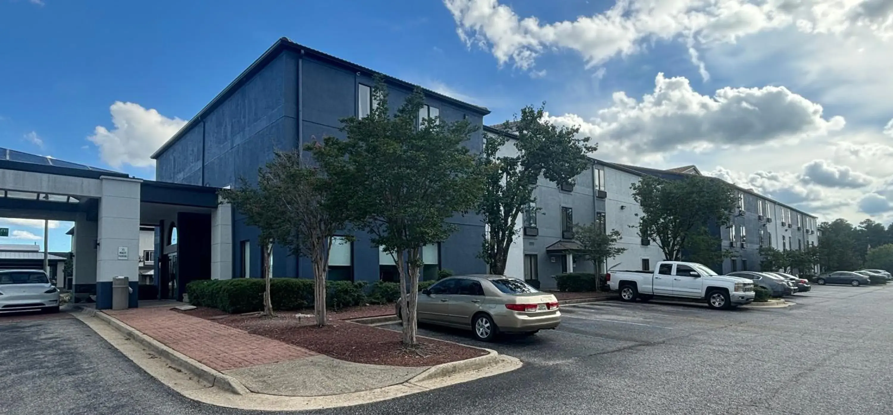 Property building in Quality Inn & Suites at Airport Blvd I-65 Property building in Quality Inn & Suites at Airport Blvd I-65