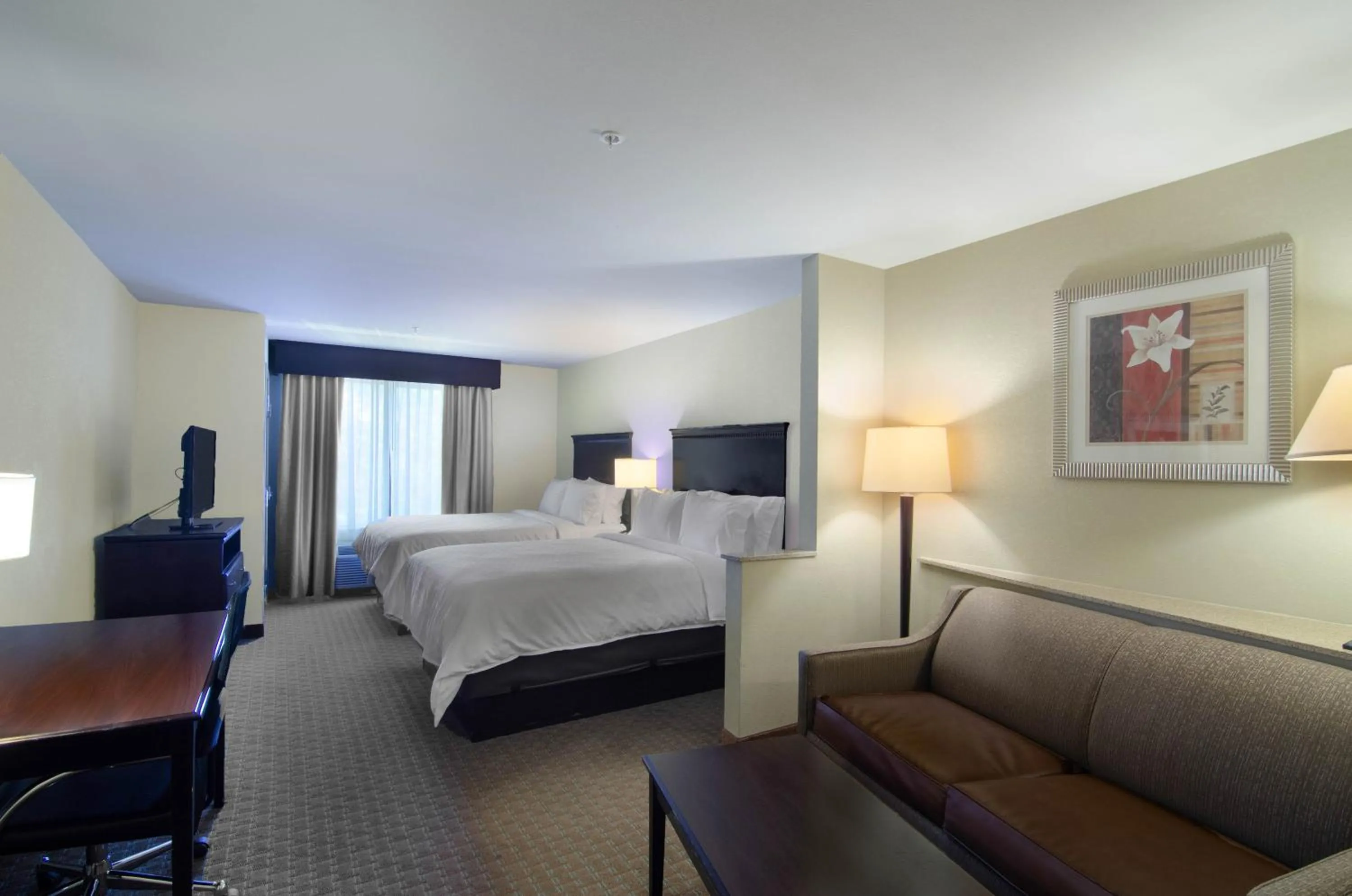 Photo of the whole room, Bed in Springdale Inn & Suites