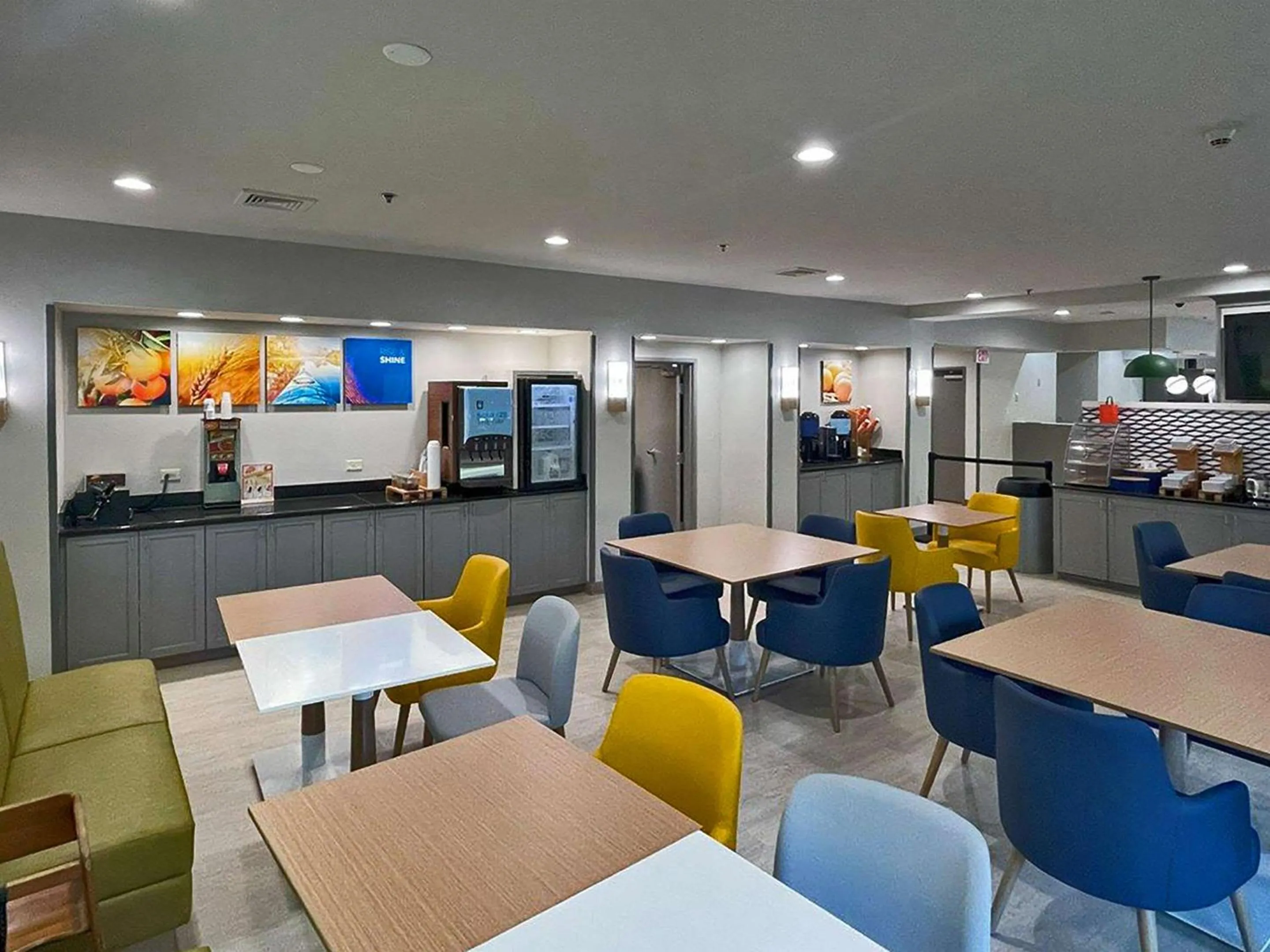 Breakfast in Springdale Inn & Suites