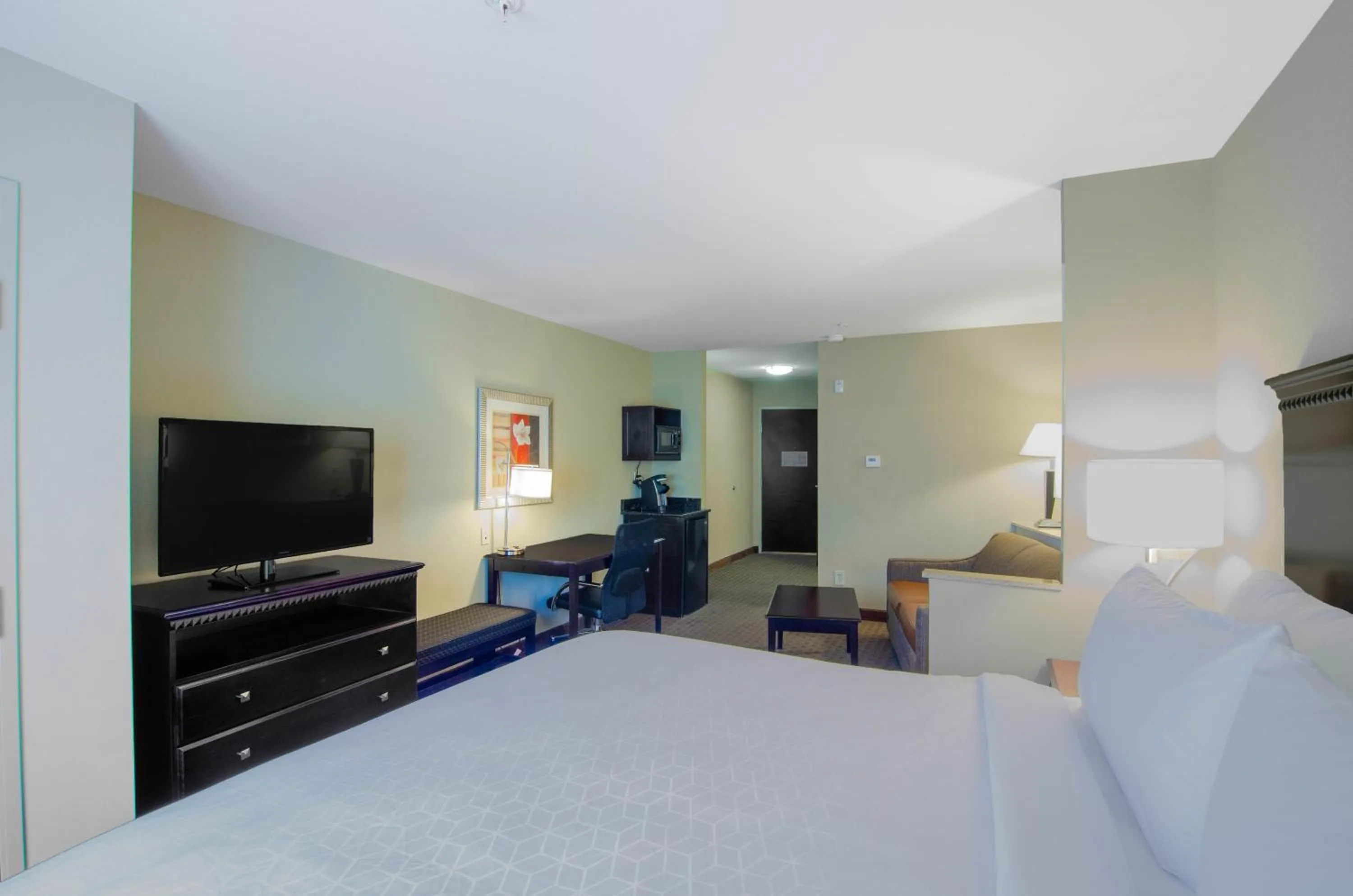 TV and multimedia, Bed in Springdale Inn & Suites