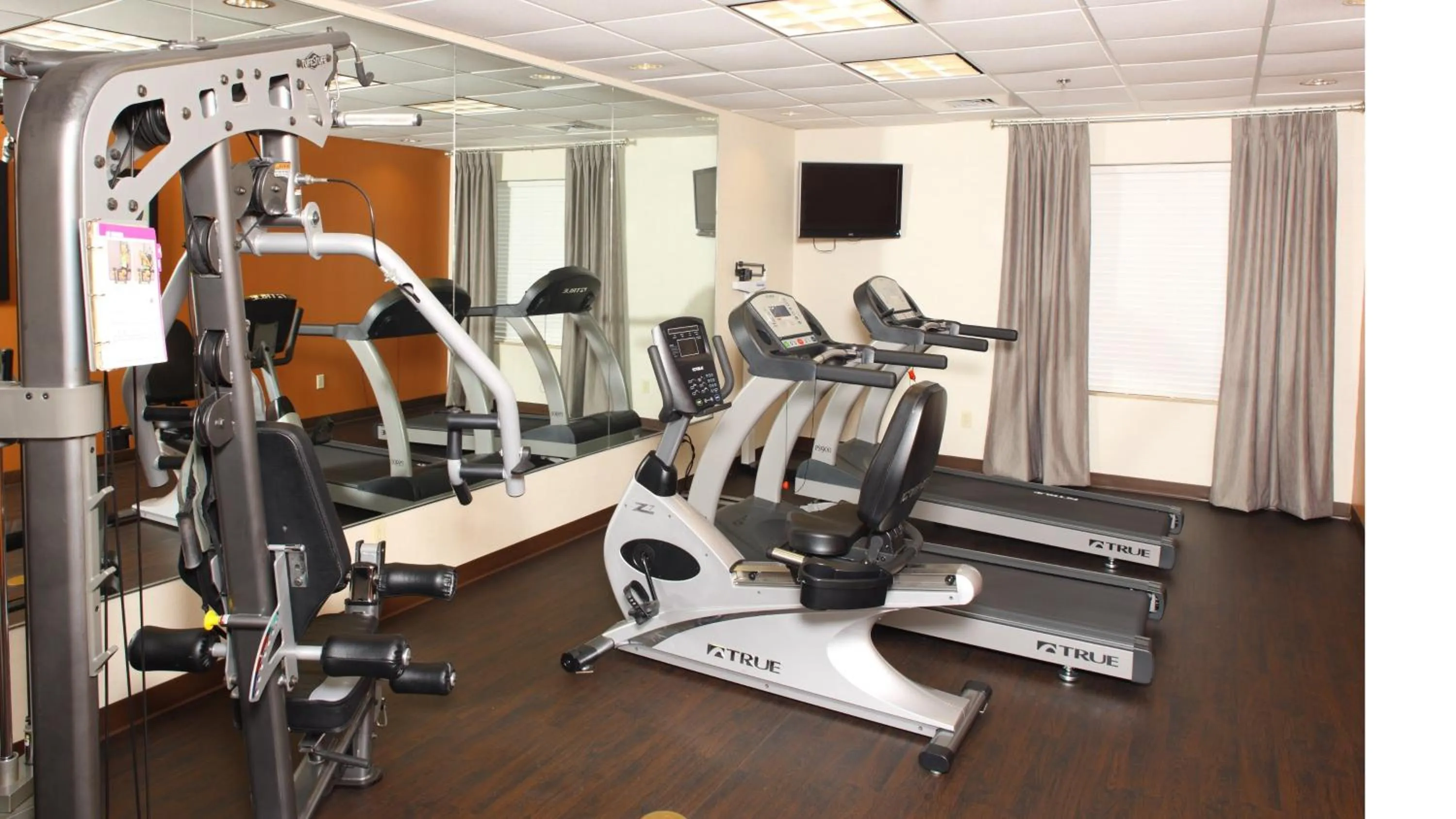 Fitness centre/facilities in Springdale Inn & Suites