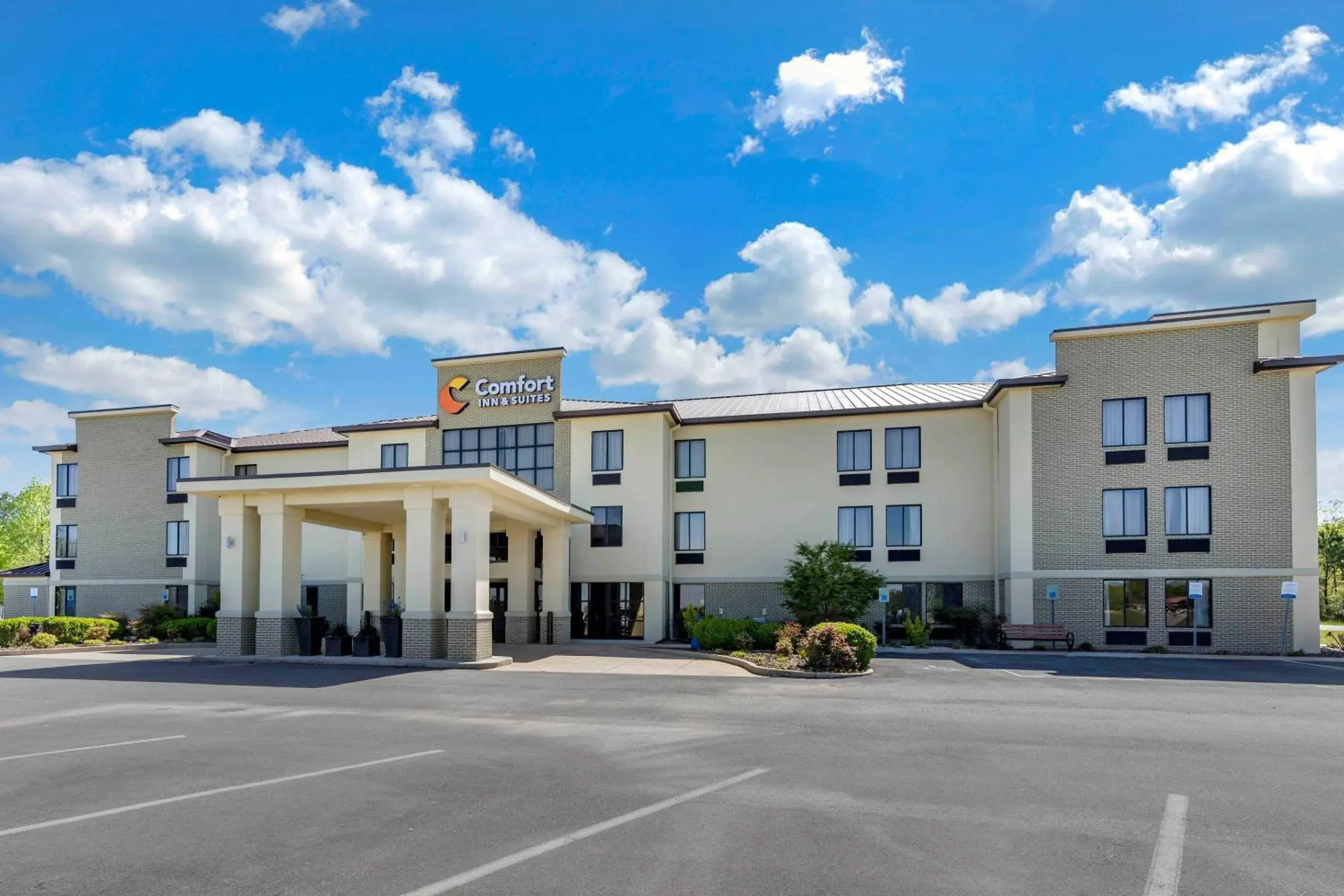 Property building in Comfort Inn & Suites Lincoln I-20 Property building in Comfort Inn & Suites Lincoln I-20