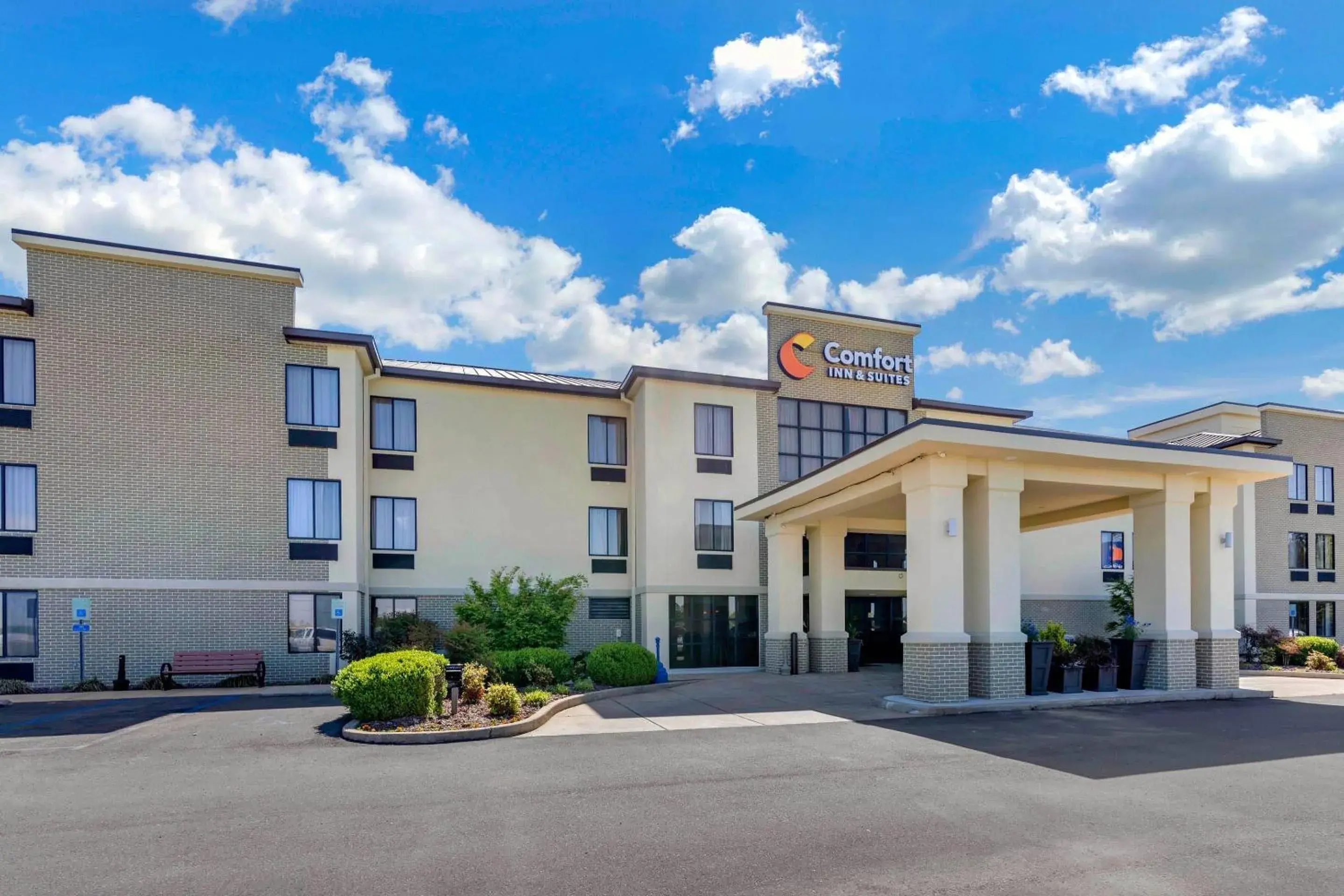 Property building in Comfort Inn & Suites Lincoln I-20 Property building in Comfort Inn & Suites Lincoln I-20
