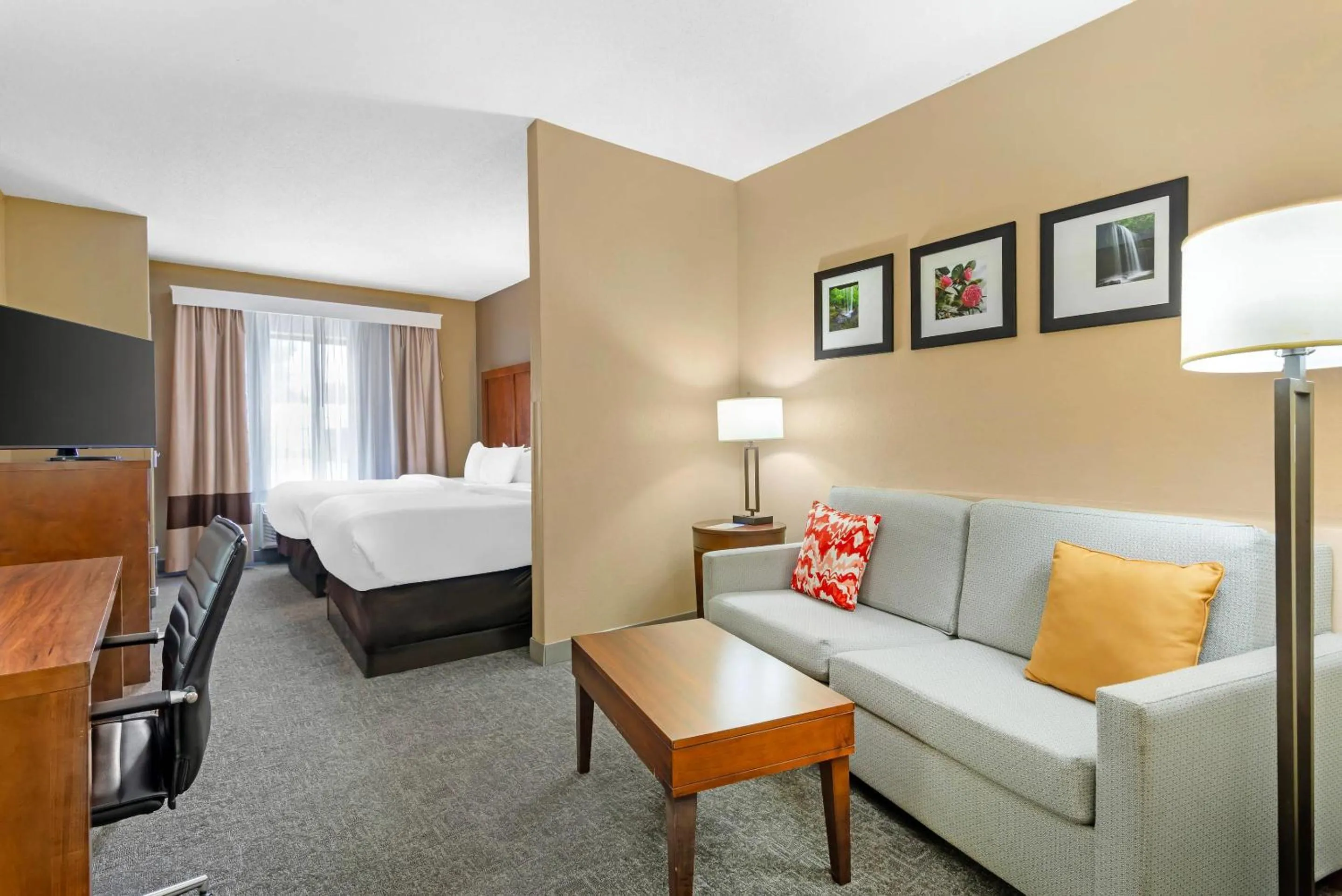 Bedroom, Bed in Comfort Suites Oxford I-20 exit 188