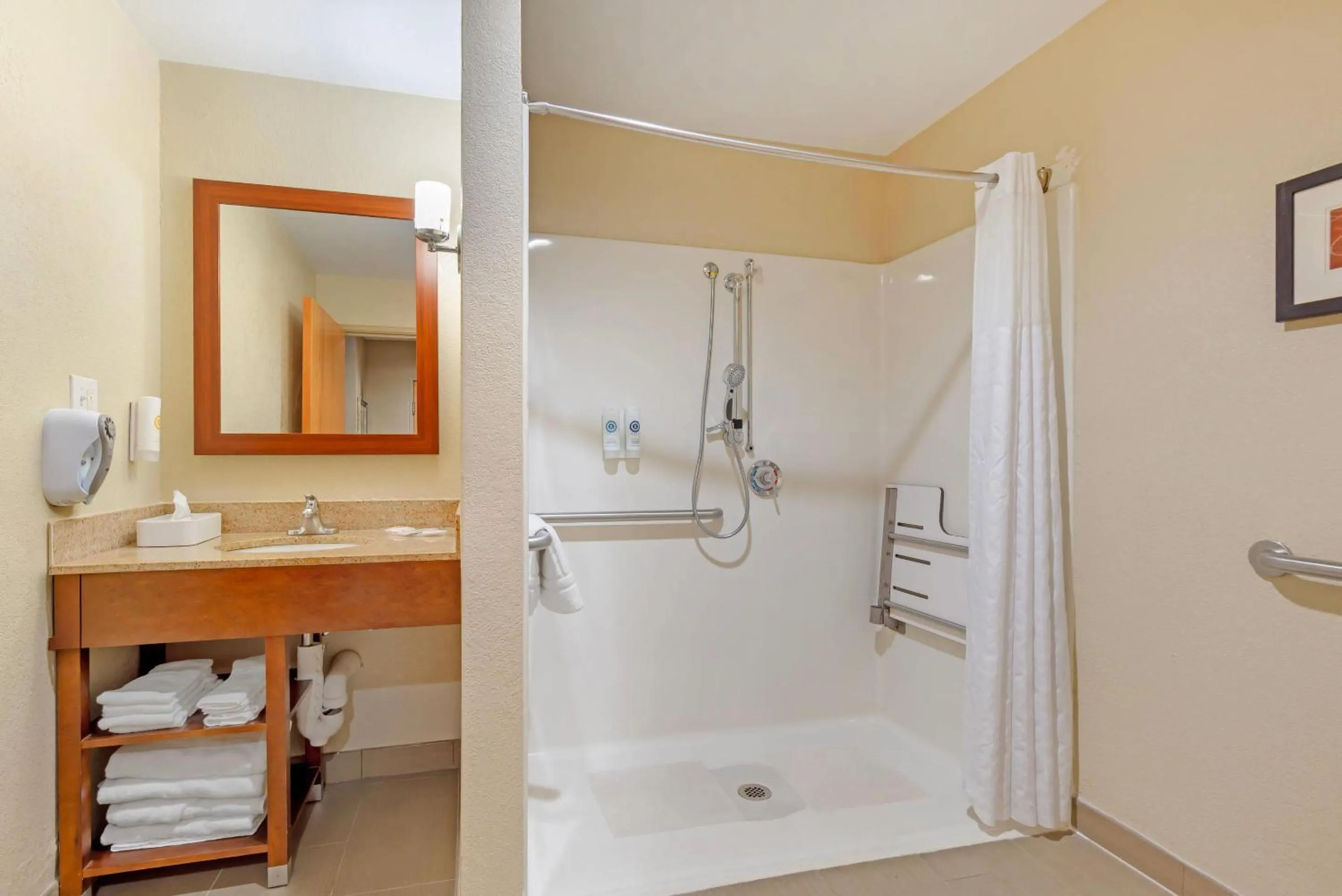 Bedroom in Comfort Suites Oxford I-20 exit 188