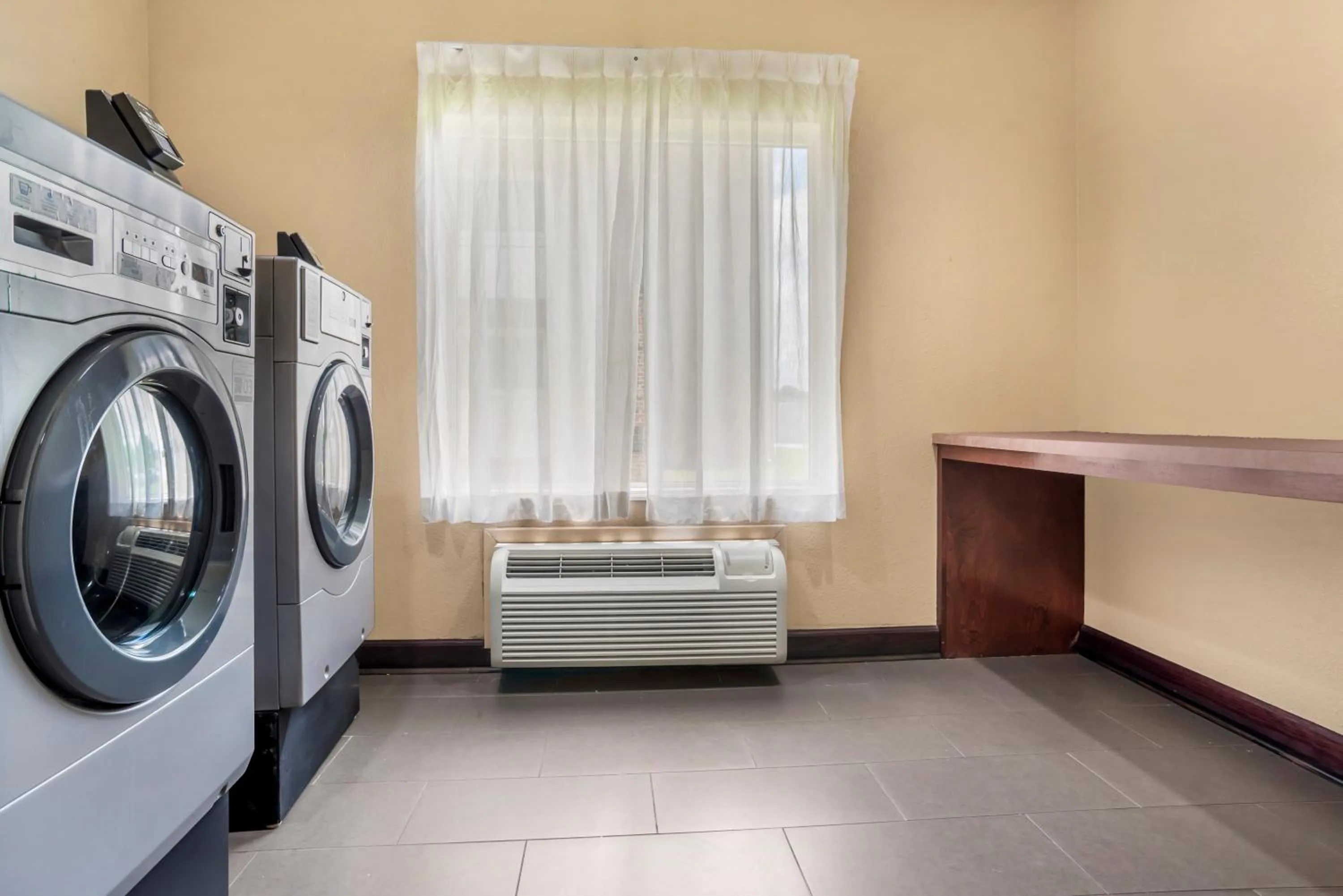 laundry in Comfort Suites Montgomery East Monticello Dr