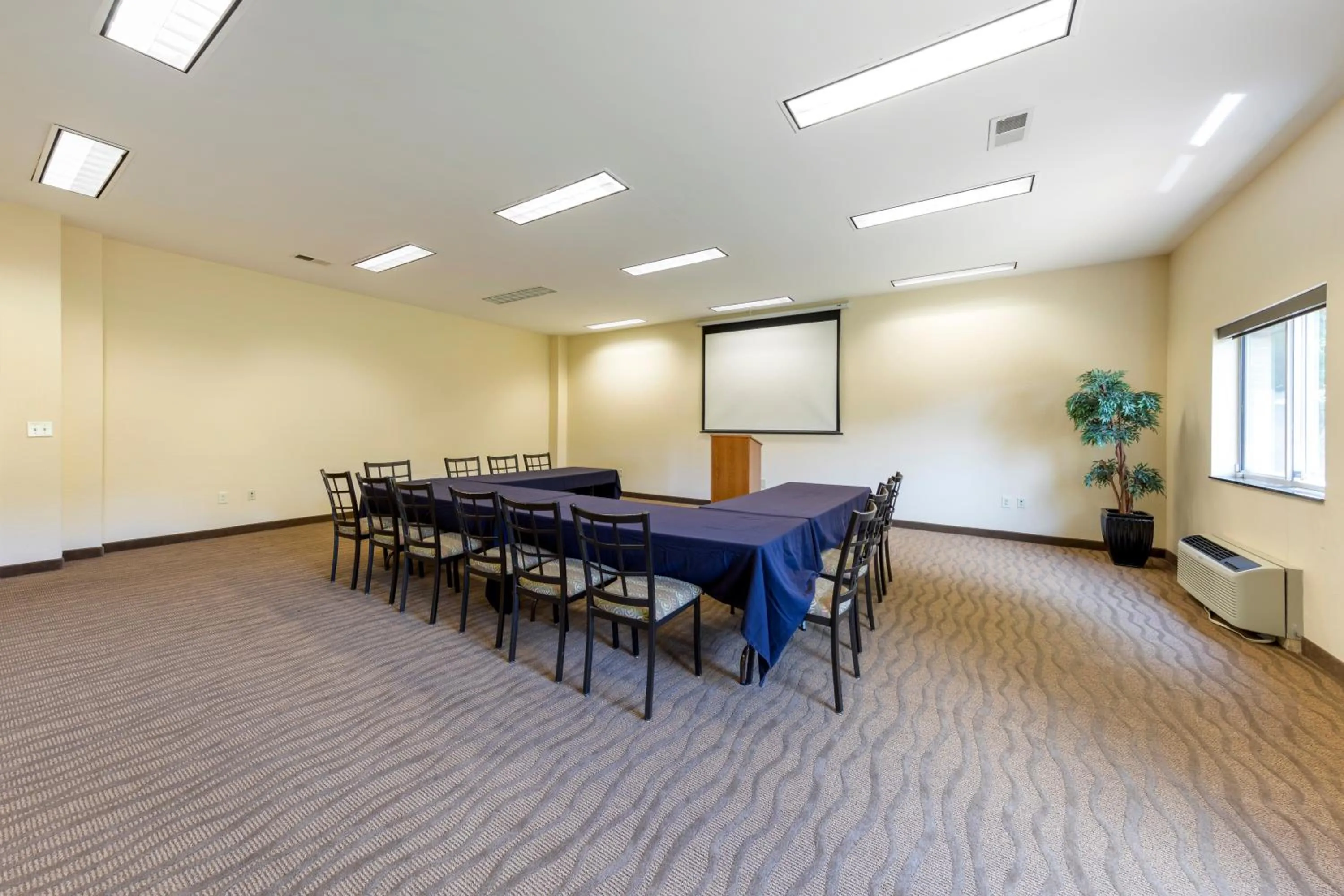 Meeting/conference room in Comfort Inn near University