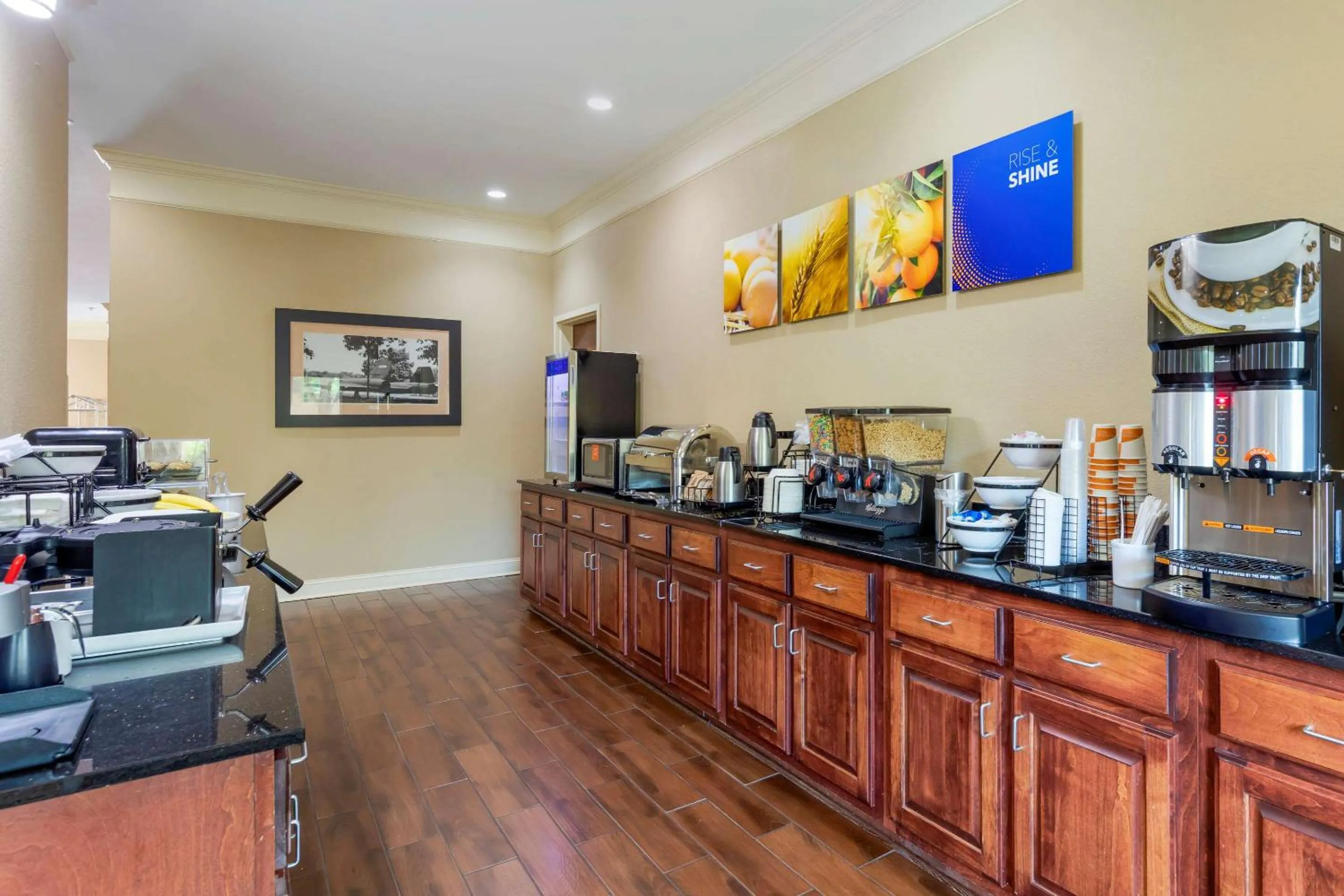 Breakfast in Comfort Inn near University