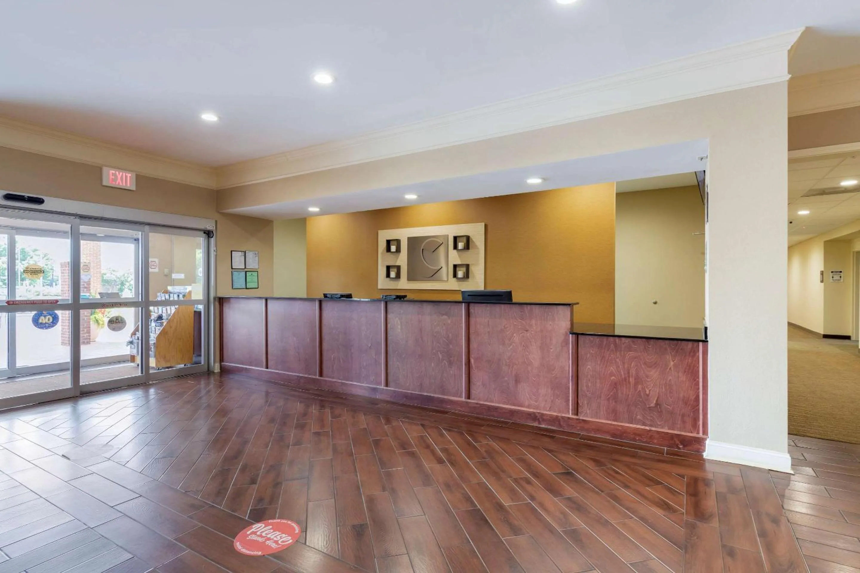 Lobby or reception in Comfort Inn near University