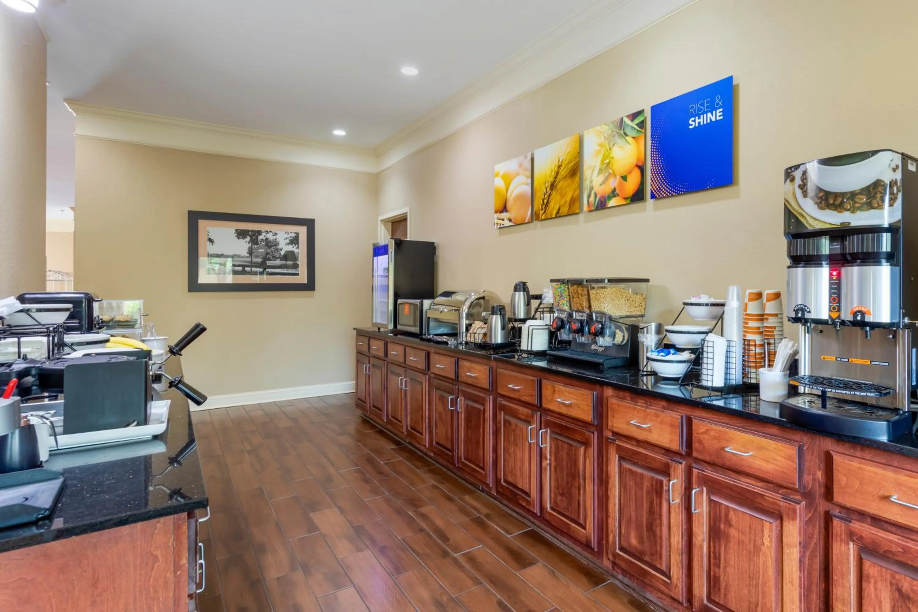 Breakfast in Comfort Inn near University