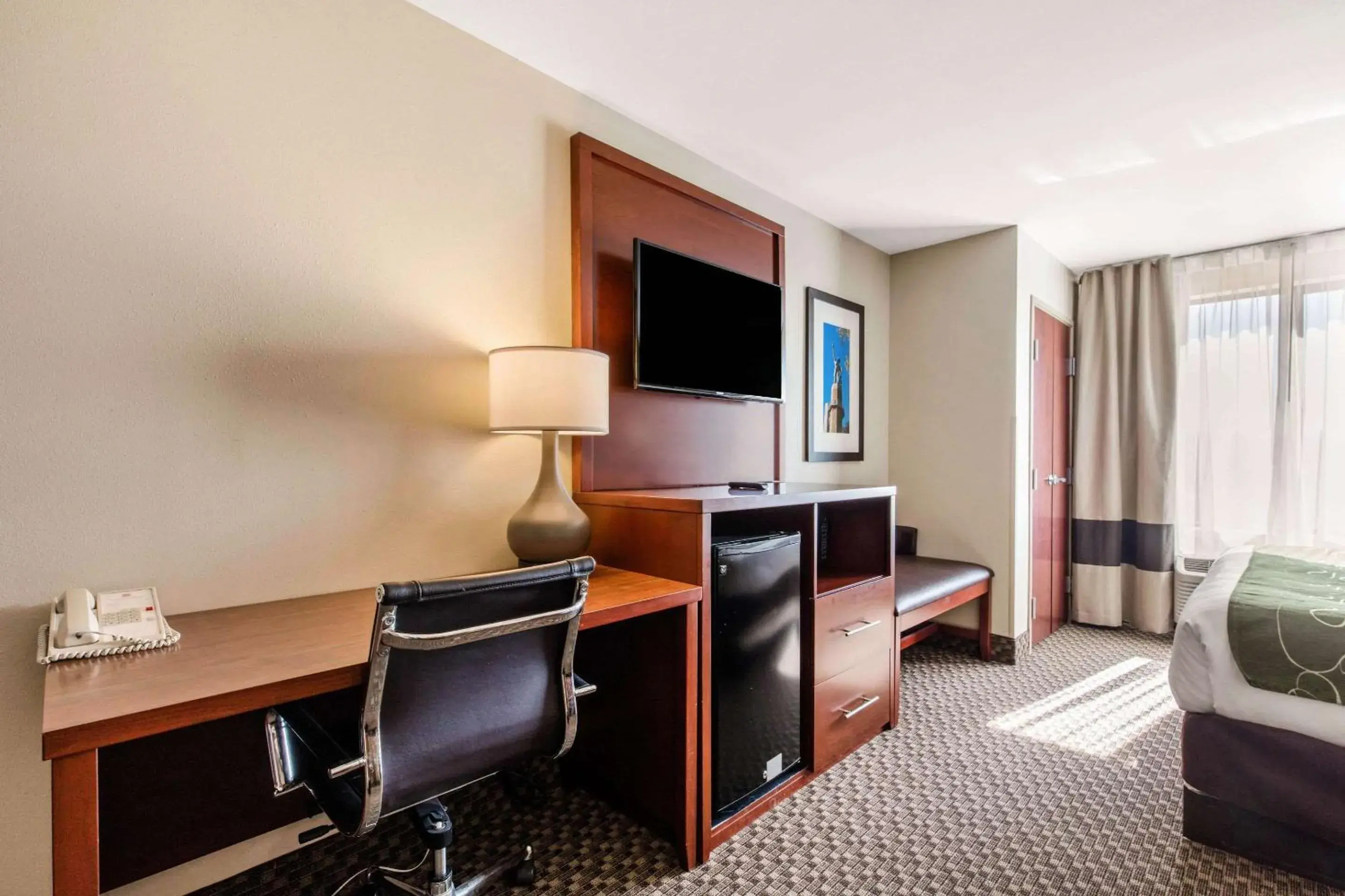 Photo of the whole room, Bed in Comfort Suites Tuscaloosa near University Photo of the whole room, Bed in Comfort Suites Tuscaloosa near University