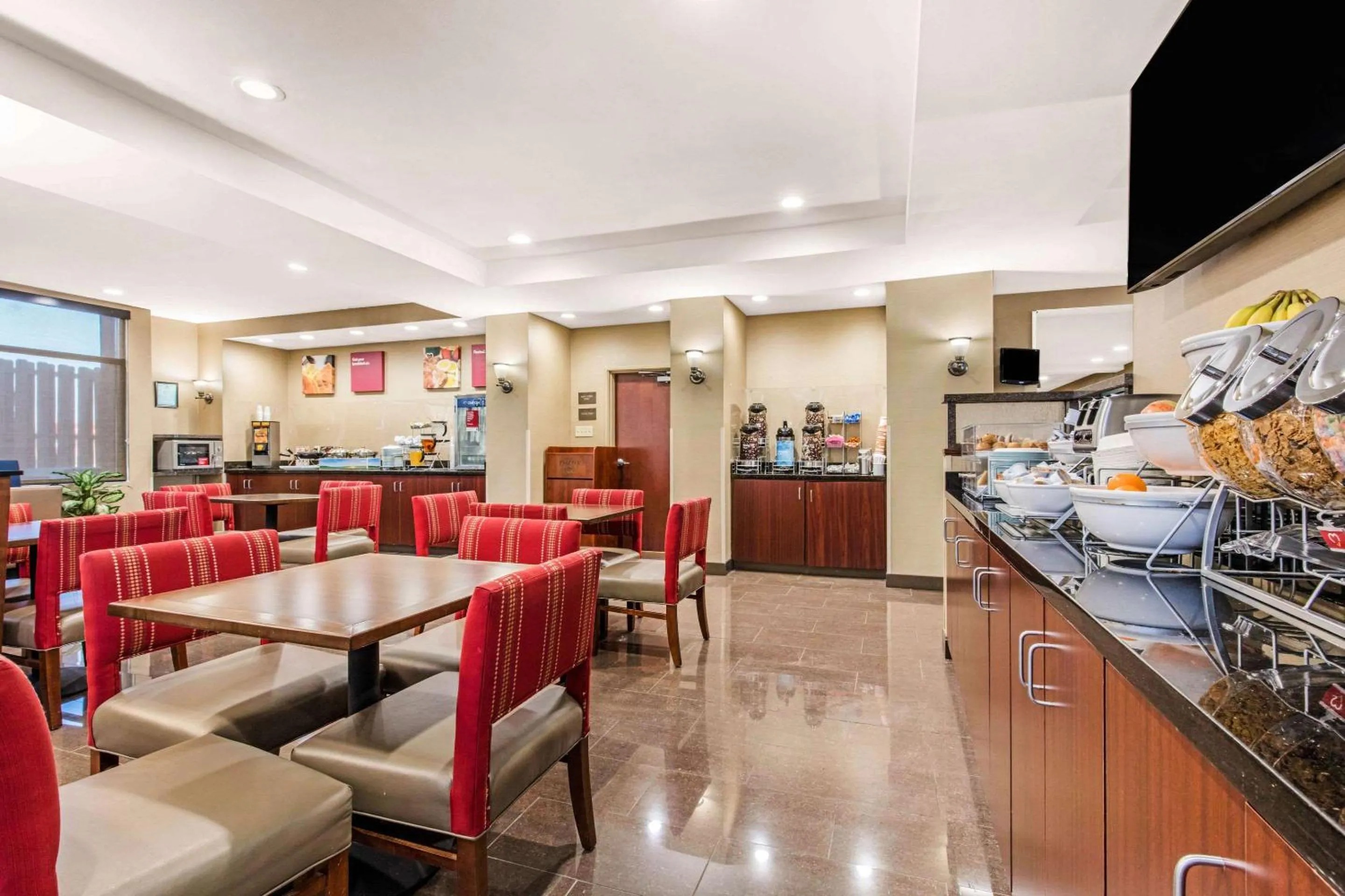 Restaurant/places to eat in Comfort Suites Tuscaloosa near University