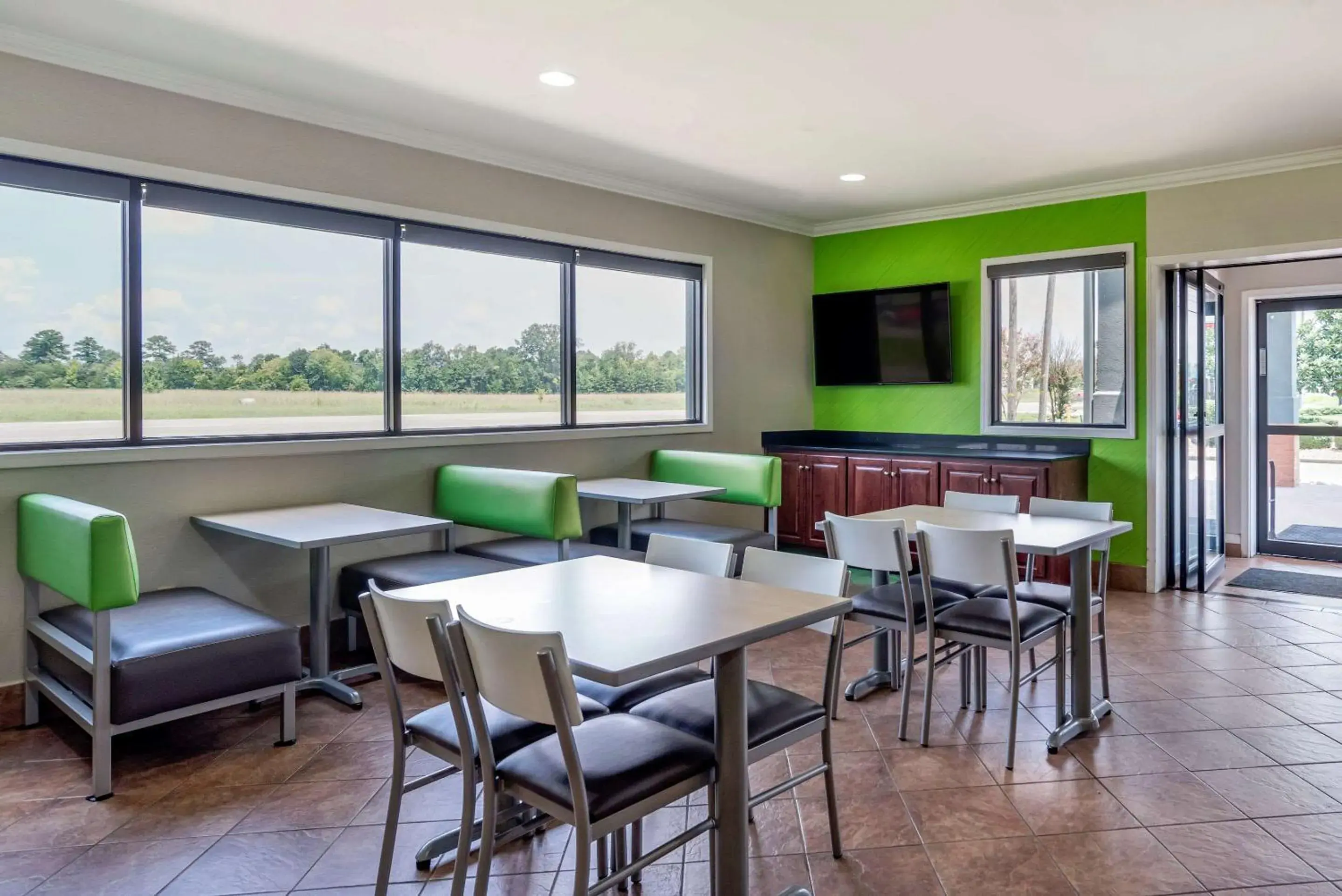 Restaurant/places to eat in Quality Inn & Suites Demopolis Restaurant/places to eat in Quality Inn & Suites Demopolis