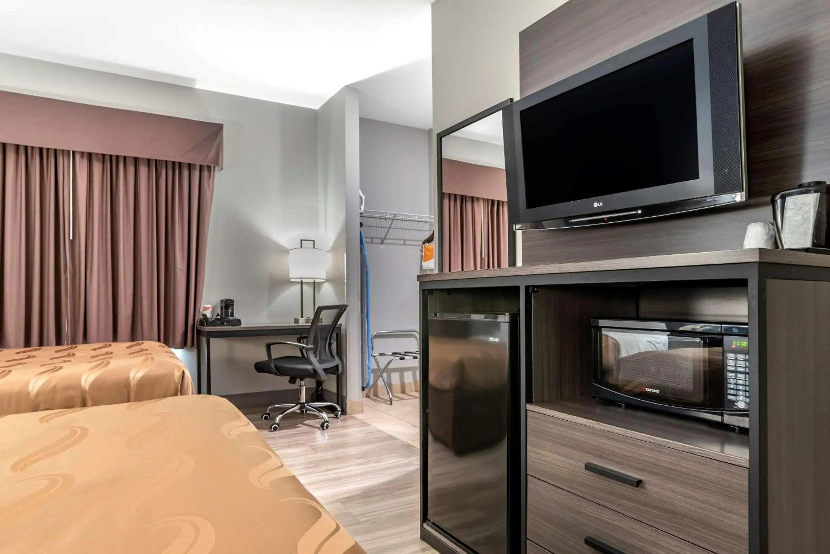 Photo of the whole room, Bed in Quality Inn & Suites Demopolis Photo of the whole room, Bed in Quality Inn & Suites Demopolis