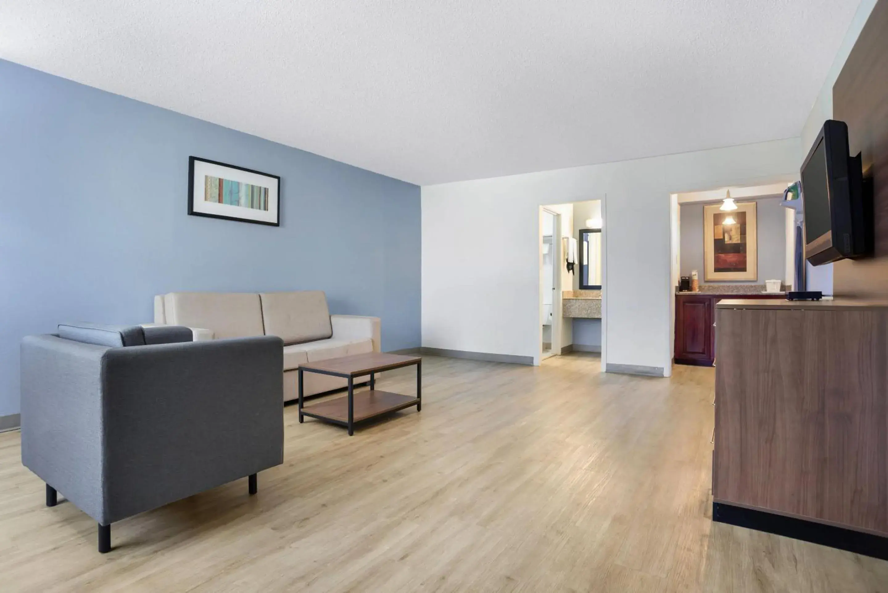 Bedroom in Quality Inn & Suites near Lake Eufaula Bedroom in Quality Inn & Suites near Lake Eufaula