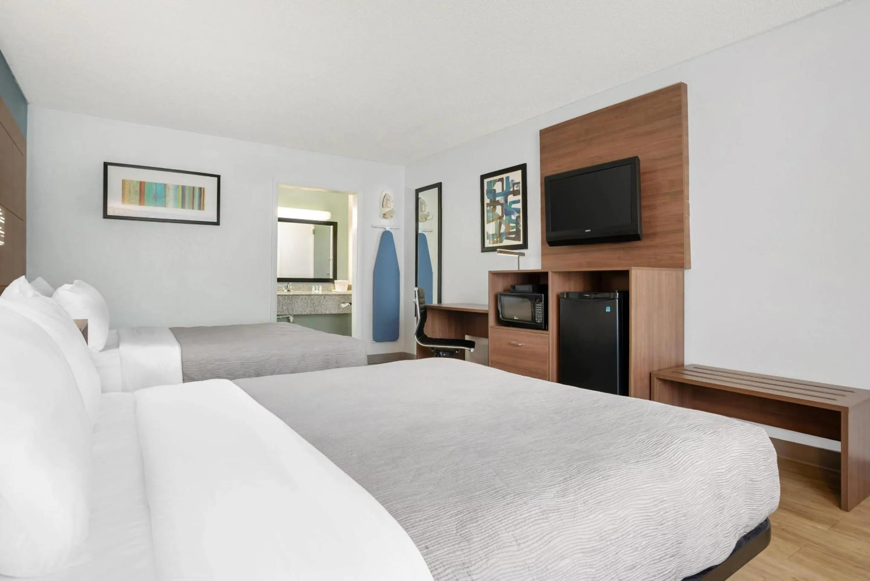 Bedroom, Bed in Quality Inn & Suites near Lake Eufaula