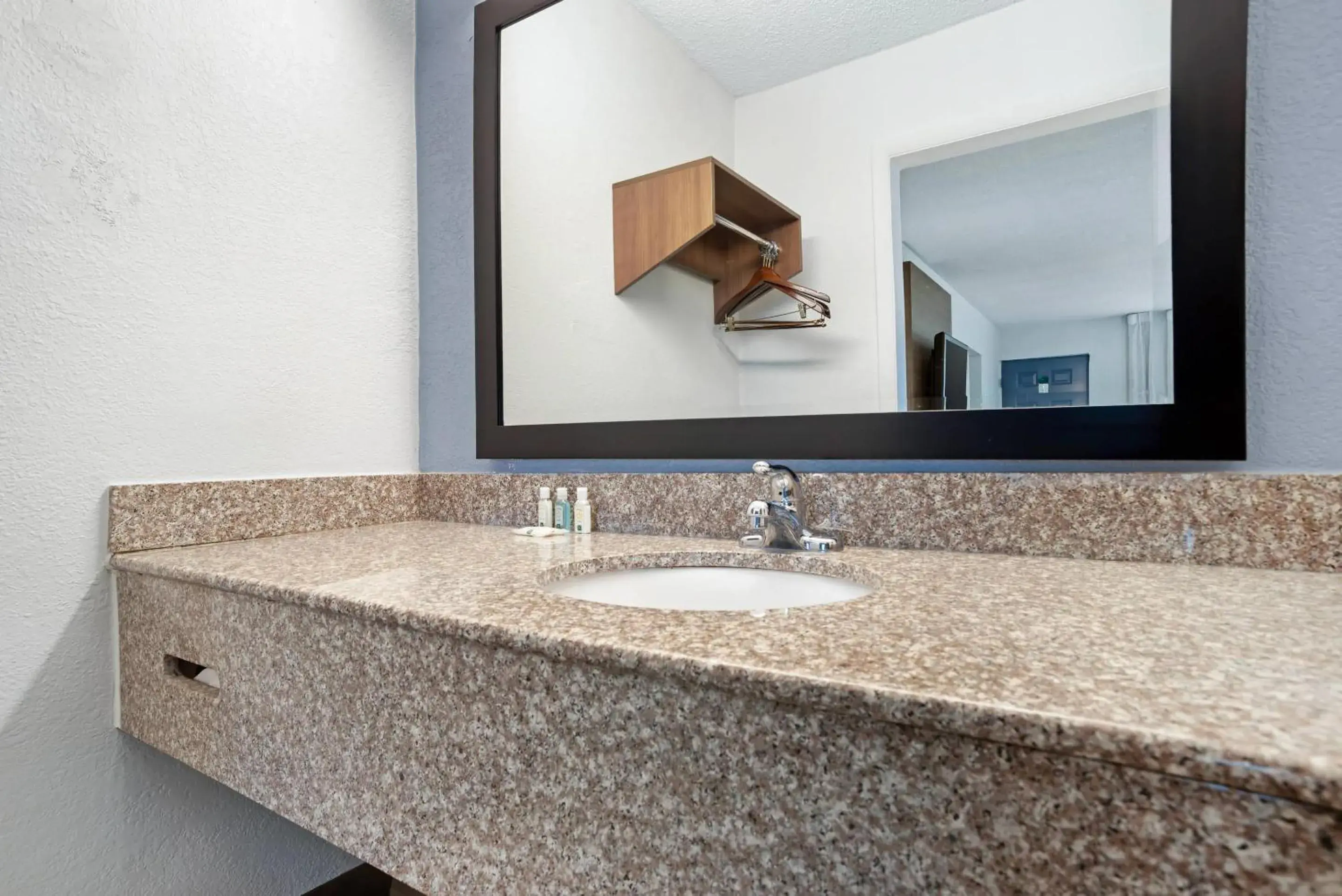 Bedroom in Quality Inn & Suites near Lake Eufaula Bedroom in Quality Inn & Suites near Lake Eufaula