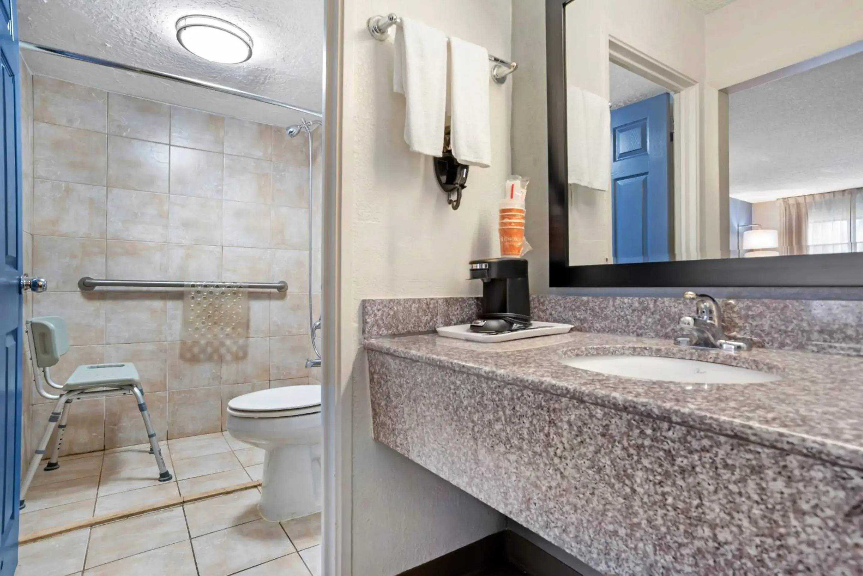 Bedroom in Quality Inn & Suites near Lake Eufaula Bedroom in Quality Inn & Suites near Lake Eufaula