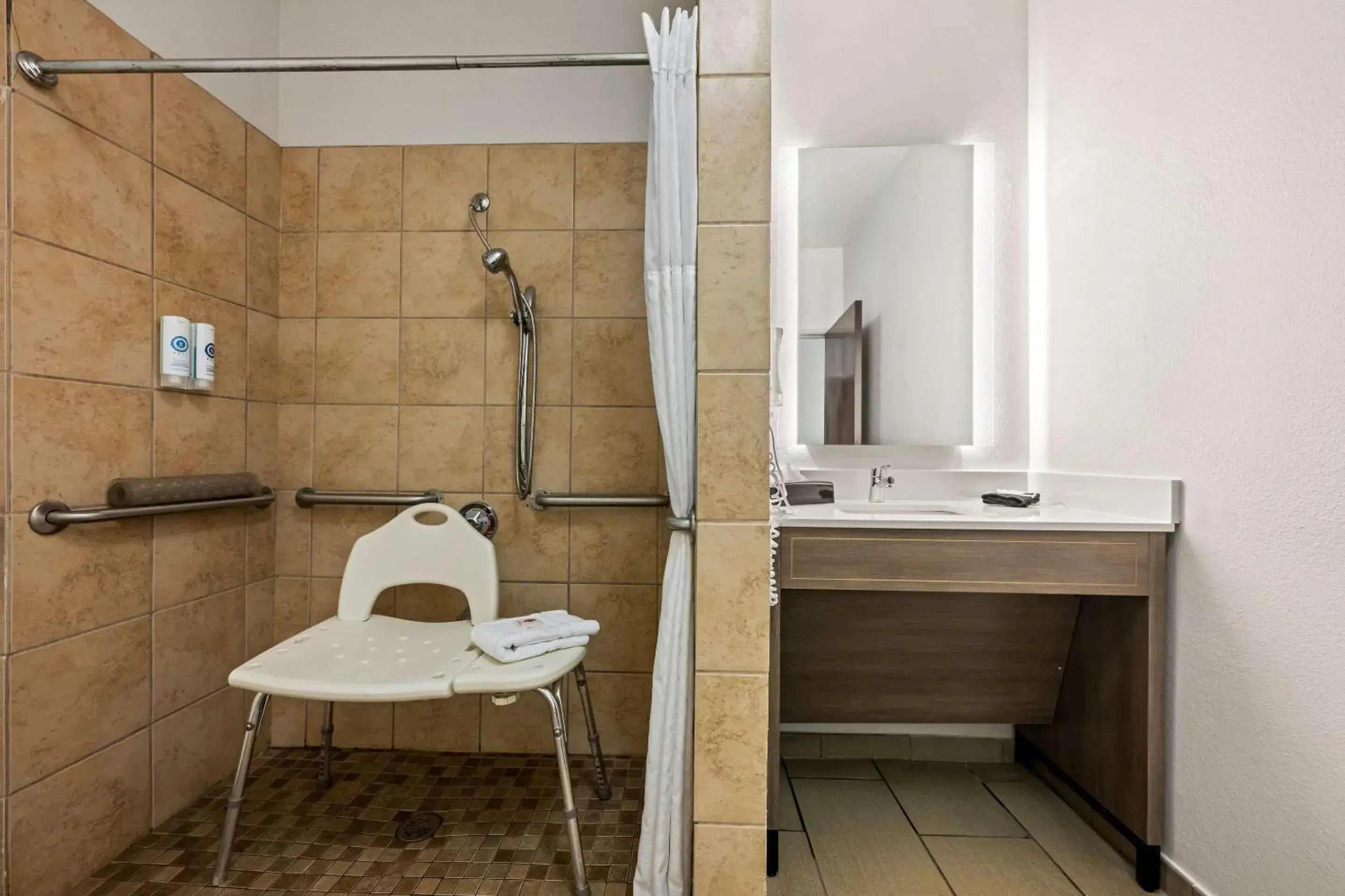 Bedroom in Comfort Suites Cullman I-65 Exit 310 Bedroom in Comfort Suites Cullman I-65 Exit 310