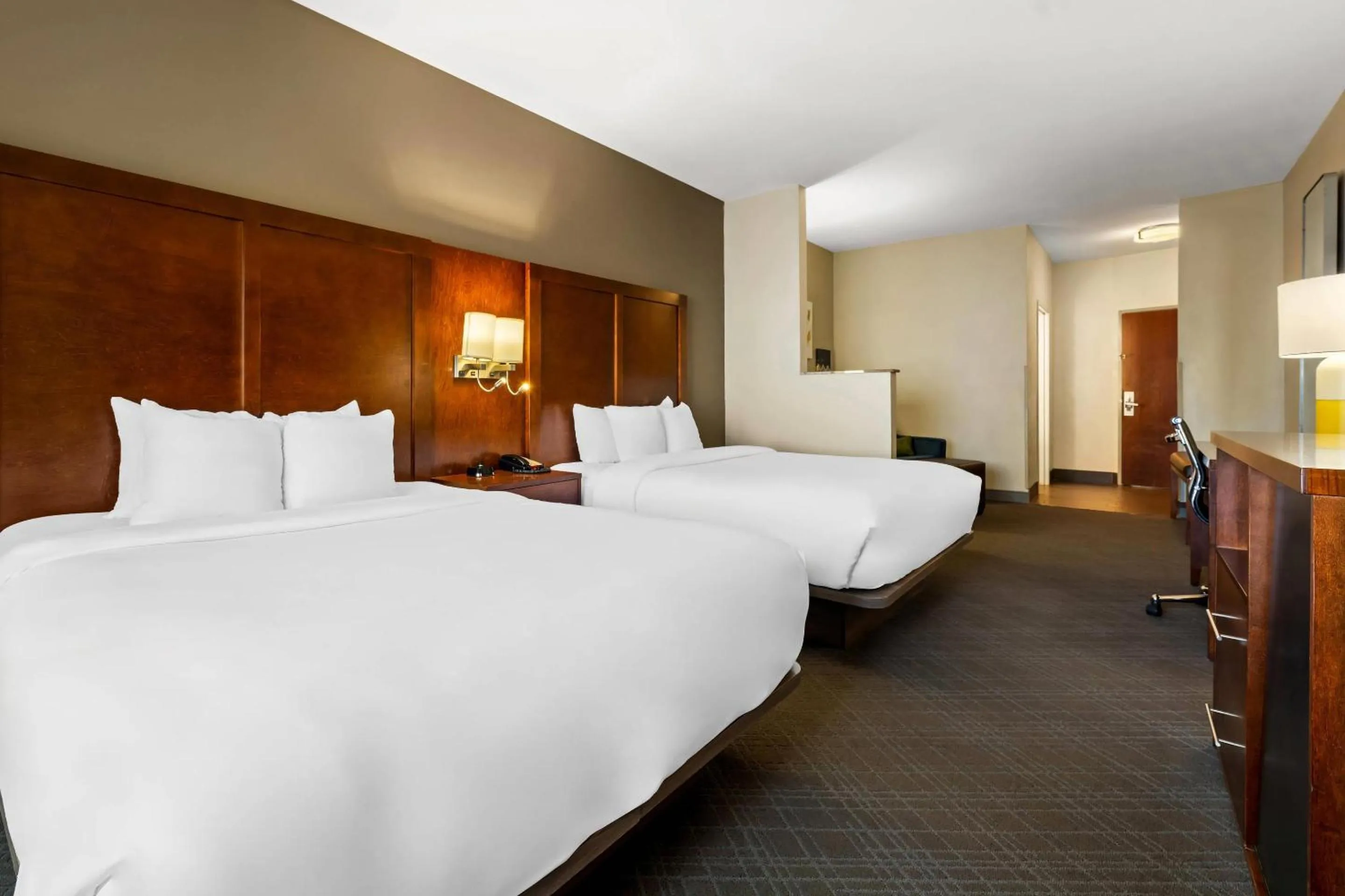 Bedroom, Bed in Comfort Suites Cullman I-65 Exit 310