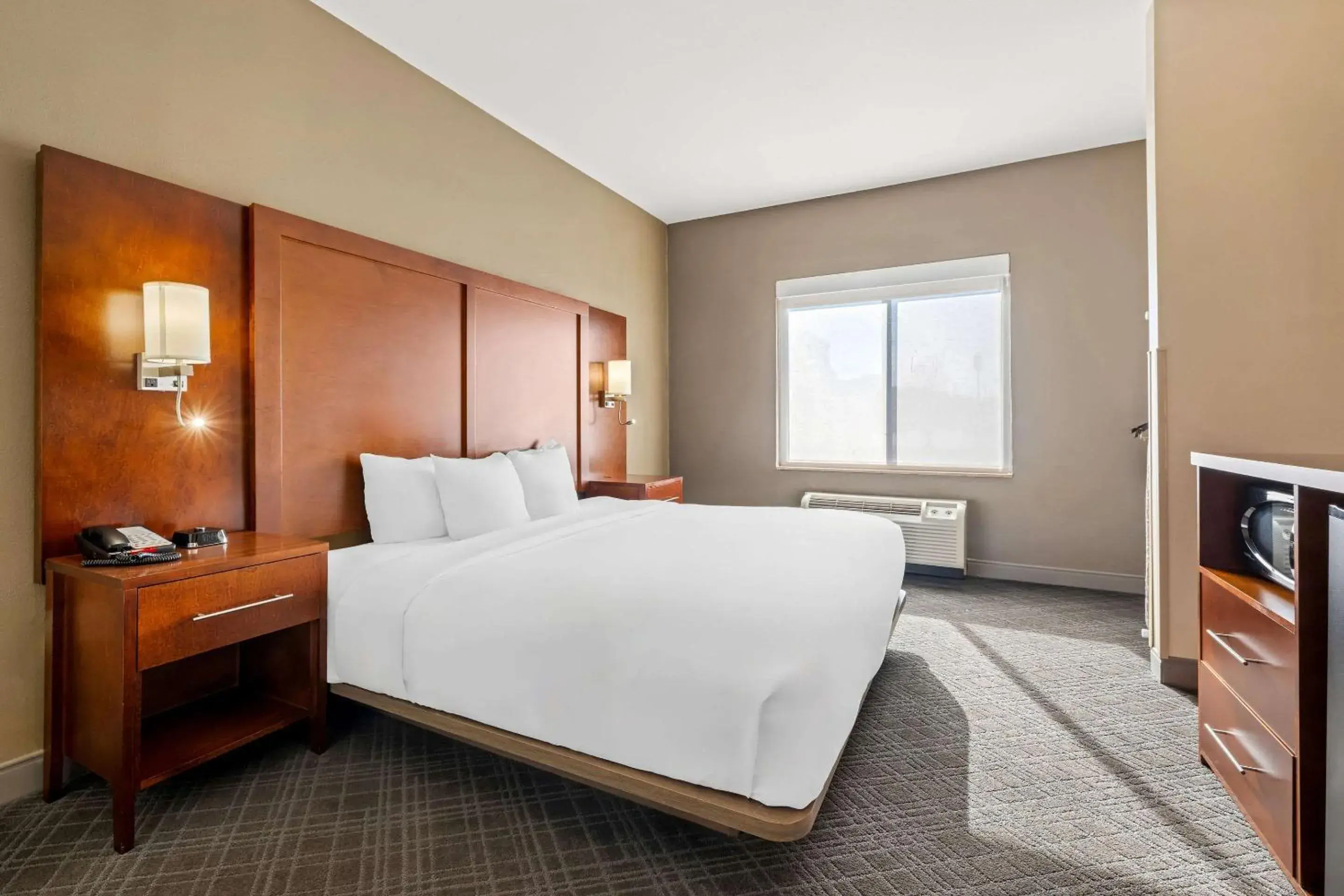 Bedroom, Bed in Comfort Suites Cullman I-65 Exit 310 Bedroom, Bed in Comfort Suites Cullman I-65 Exit 310