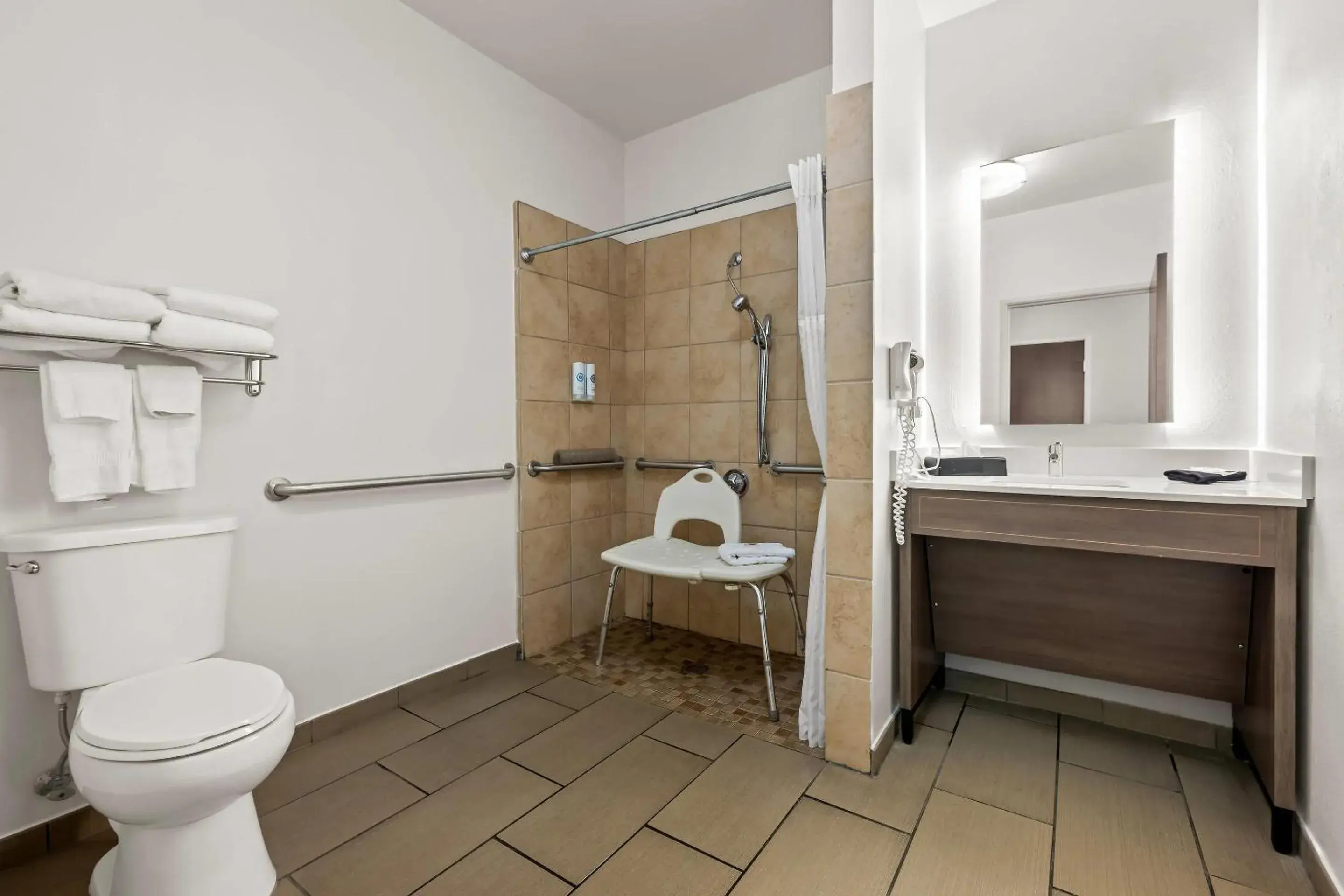 Bedroom in Comfort Suites Cullman I-65 Exit 310 Bedroom in Comfort Suites Cullman I-65 Exit 310