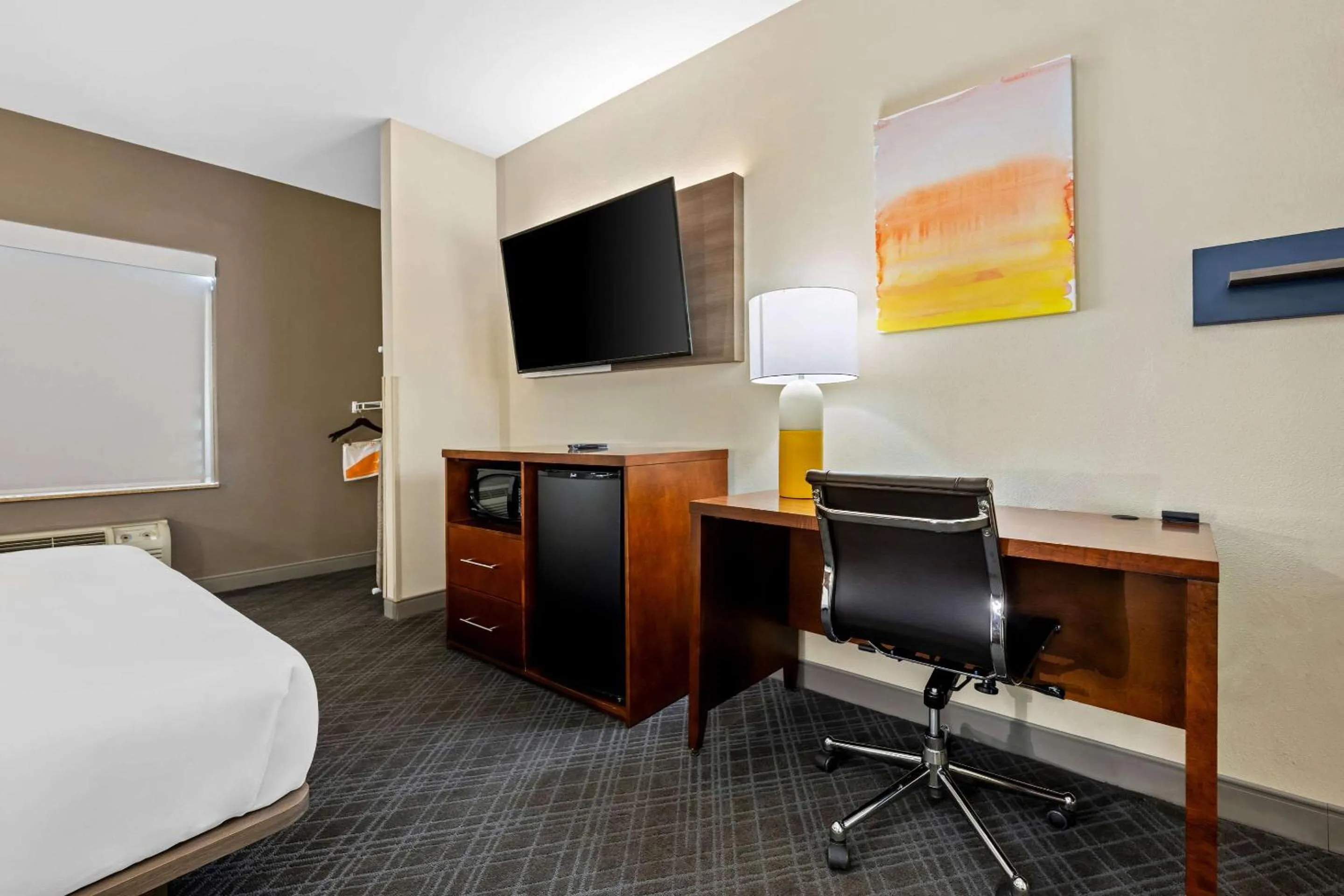 Bedroom, Bed in Comfort Suites Cullman I-65 Exit 310