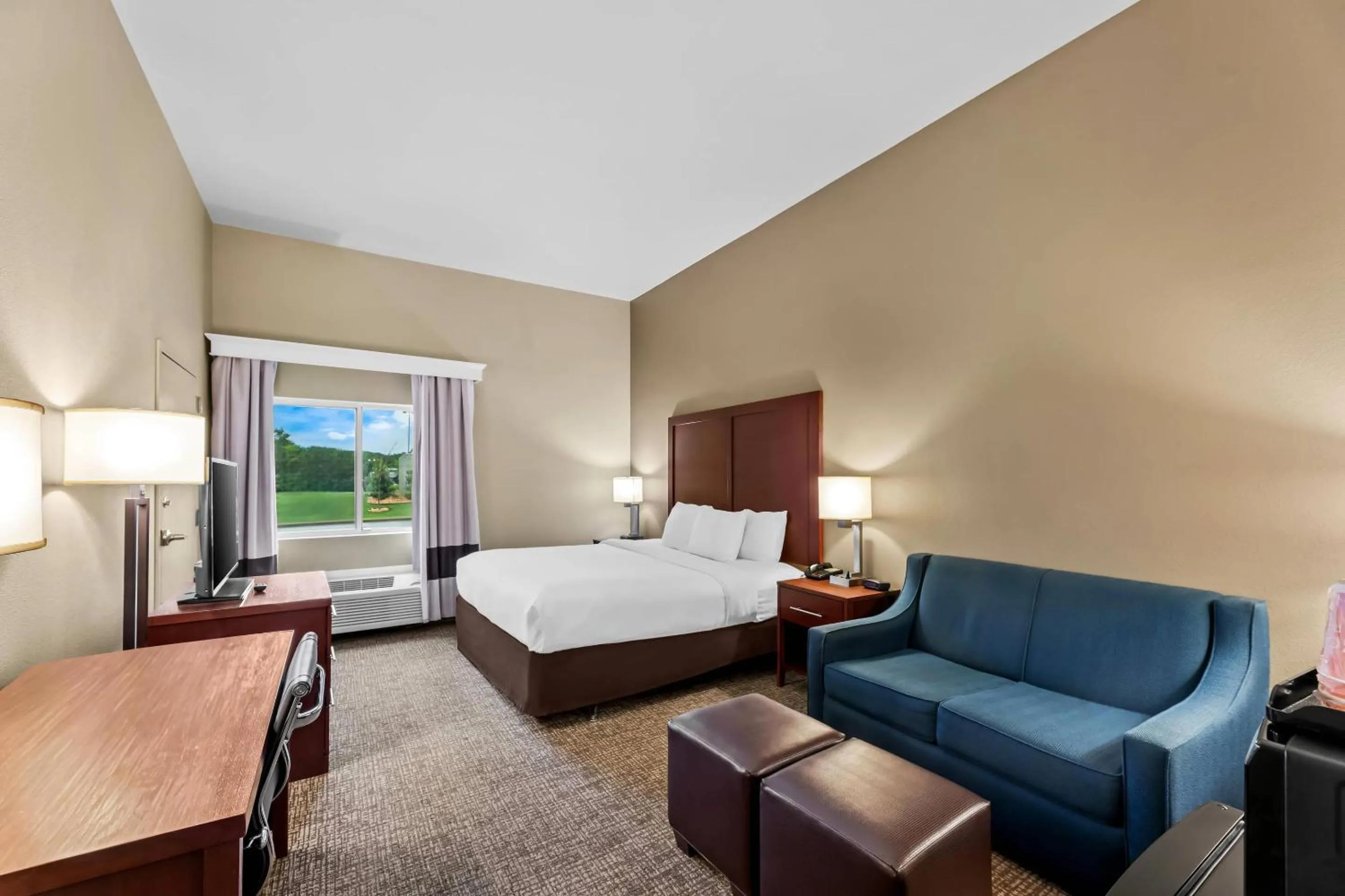 Bedroom, Bed in Comfort Inn & Suites Tuscumbia-Muscle Shoals