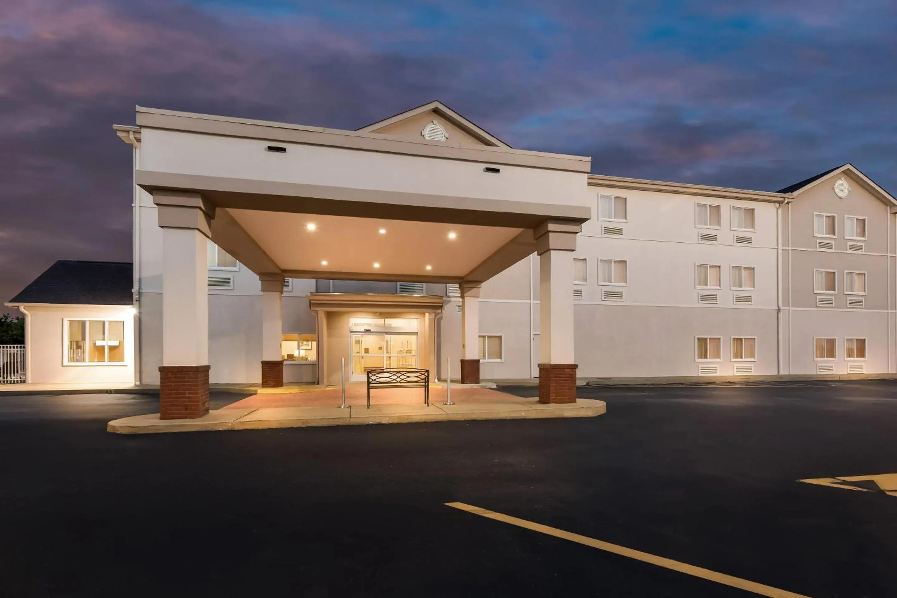 Property building in Comfort Inn & Suites Tuscumbia-Muscle Shoals Property building in Comfort Inn & Suites Tuscumbia-Muscle Shoals