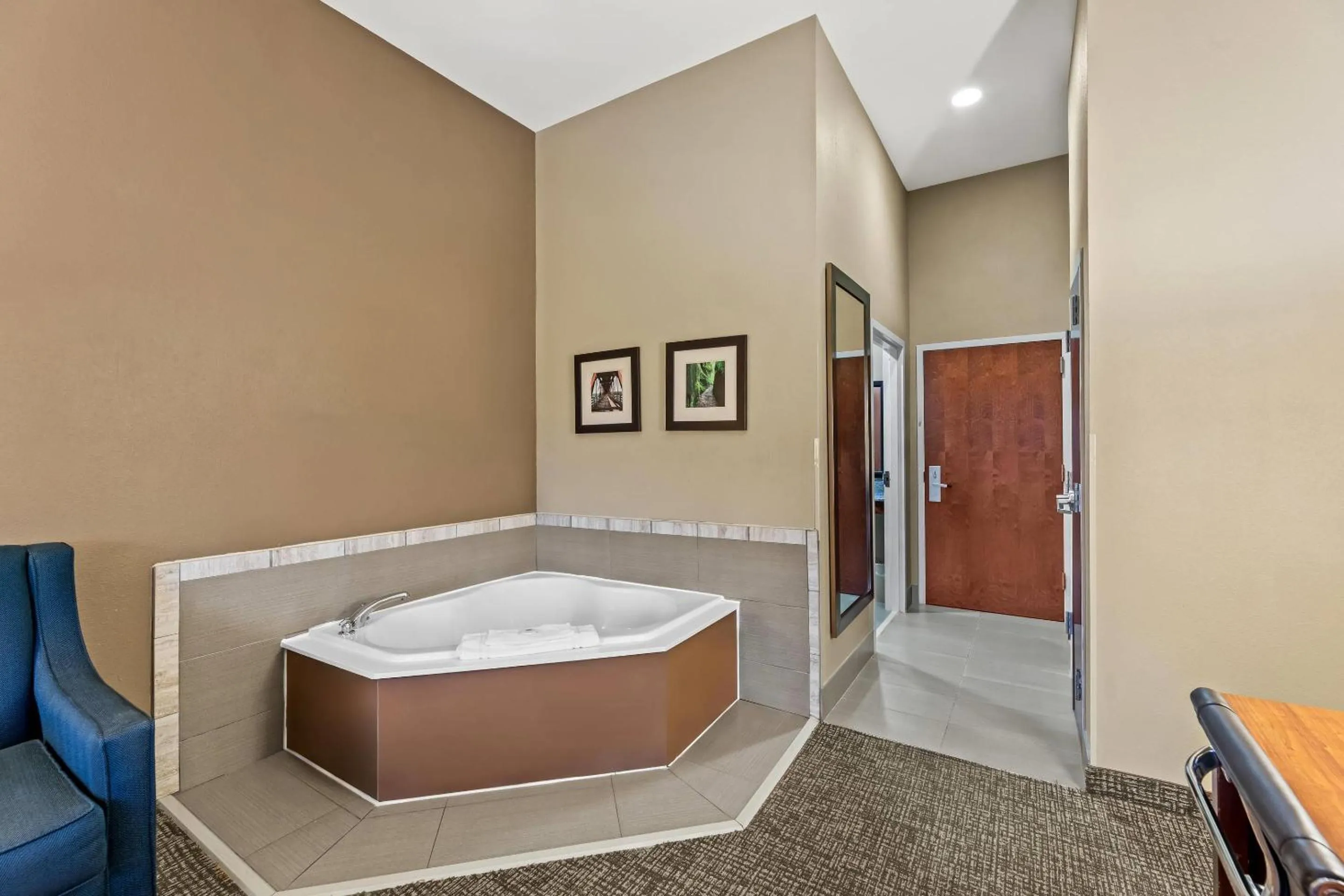 Bedroom in Comfort Inn & Suites Tuscumbia-Muscle Shoals