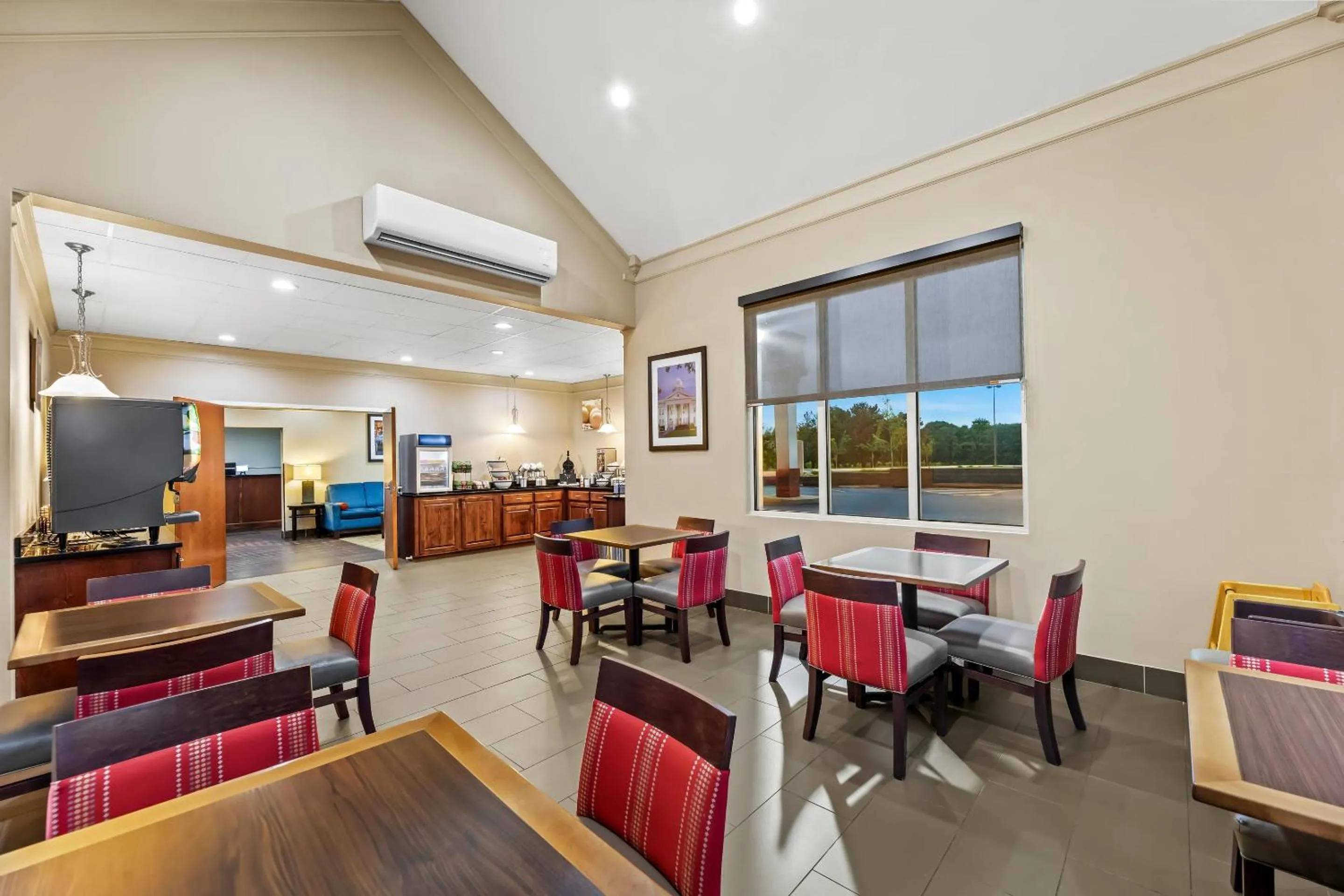 Breakfast in Comfort Inn & Suites Tuscumbia-Muscle Shoals