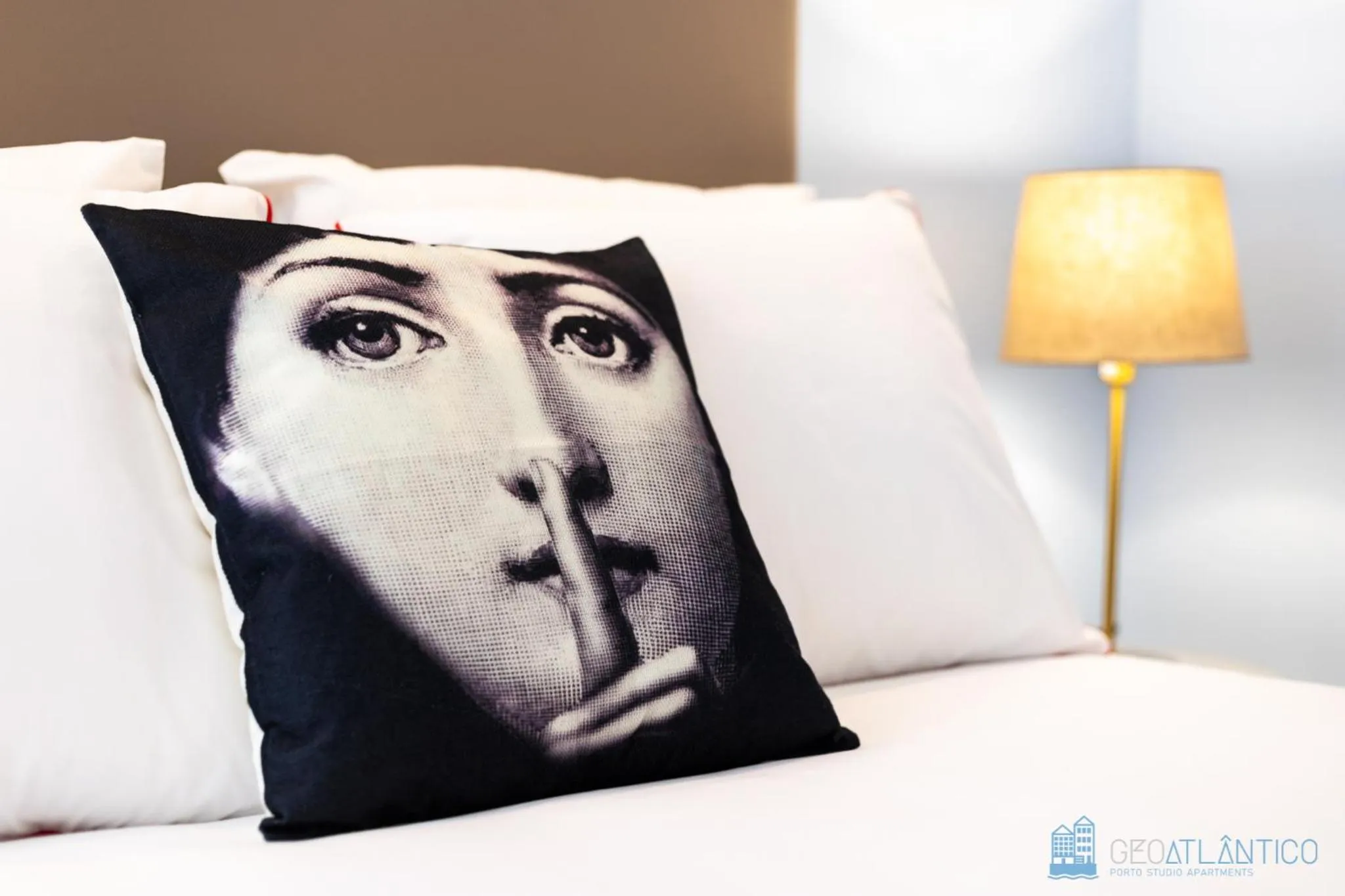 Bed in Geo Studios Santa Catarina