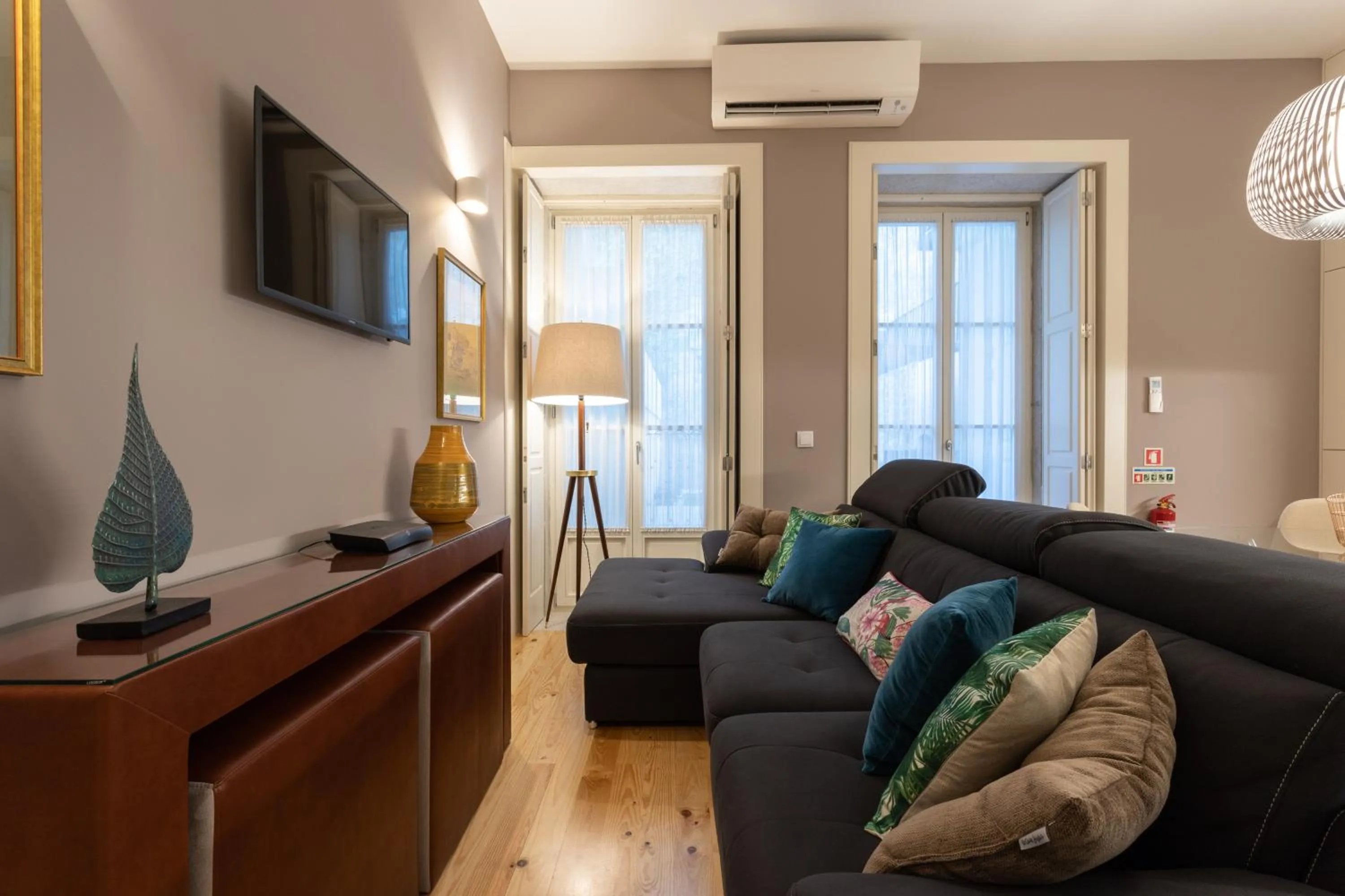 Communal lounge/ TV room in Geo Studios Santa Catarina