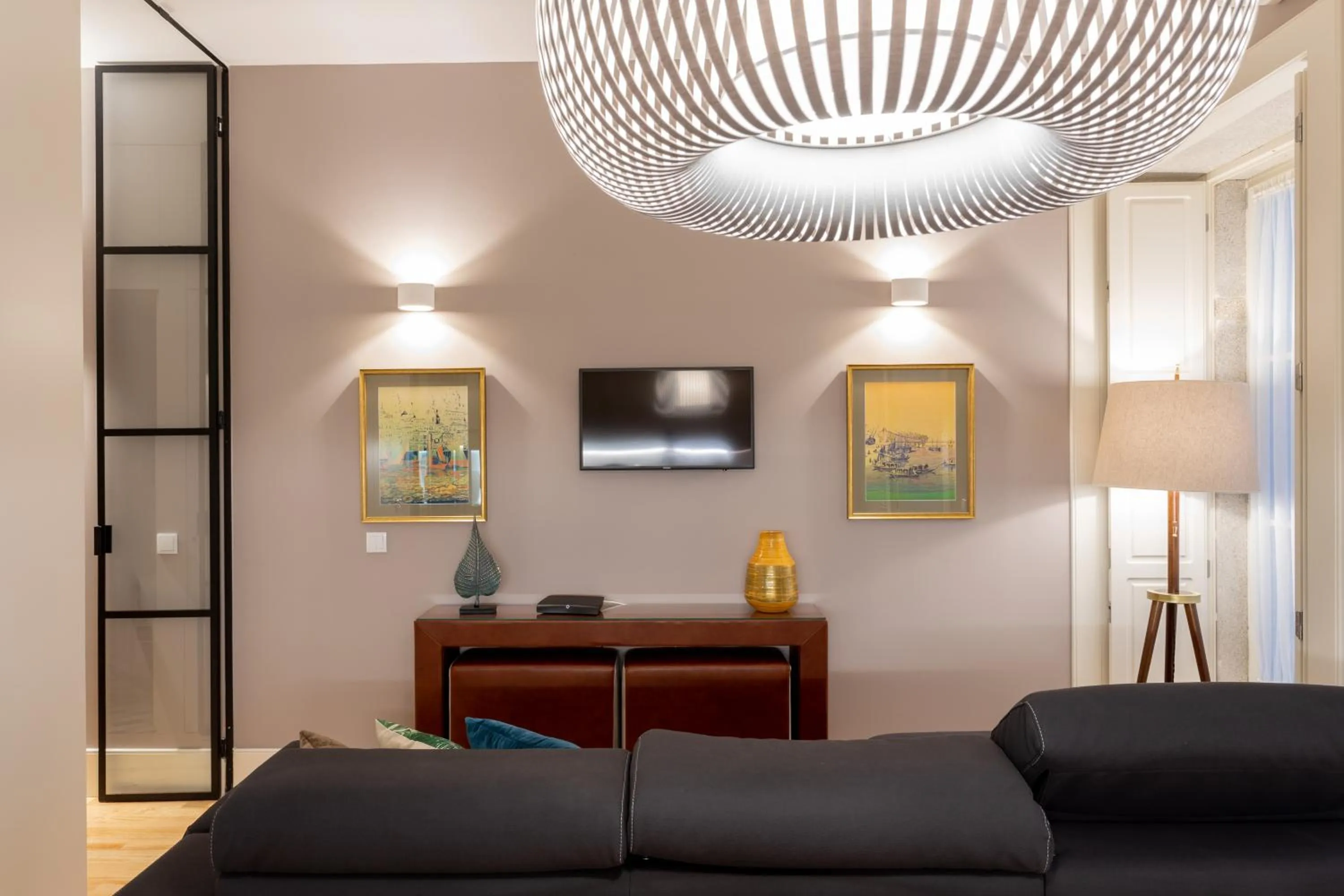 Communal lounge/ TV room in Geo Studios Santa Catarina