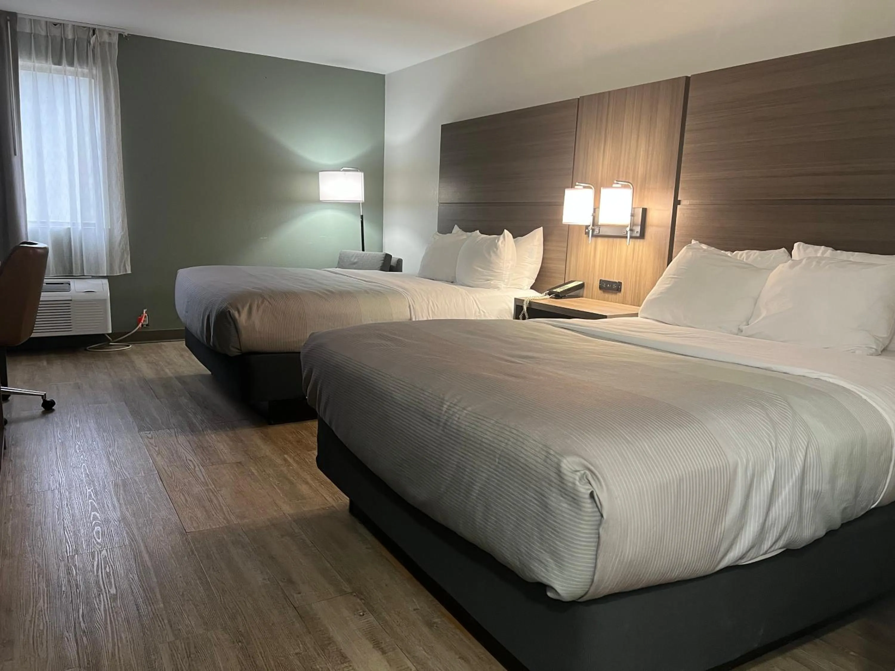 Bed in Quality Inn Pell City I-20 exit 158