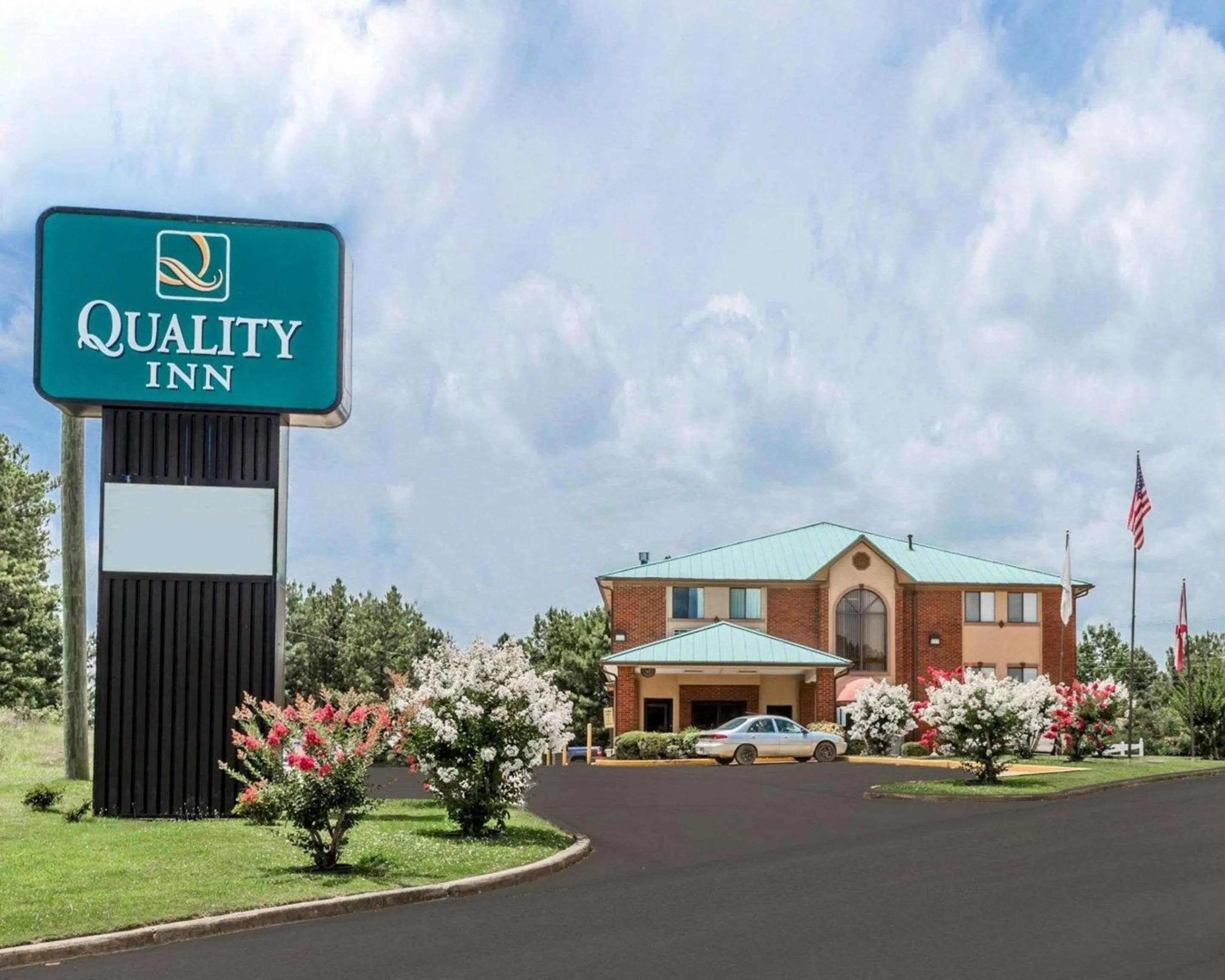 Property building in Quality Inn Pell City I-20 exit 158